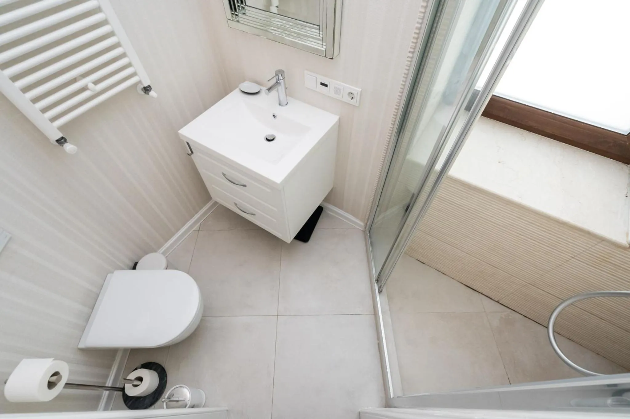 Shower in HIGHLINE DOWNTOWN ApartHotel OLDTOWN UNIRII SQUARE