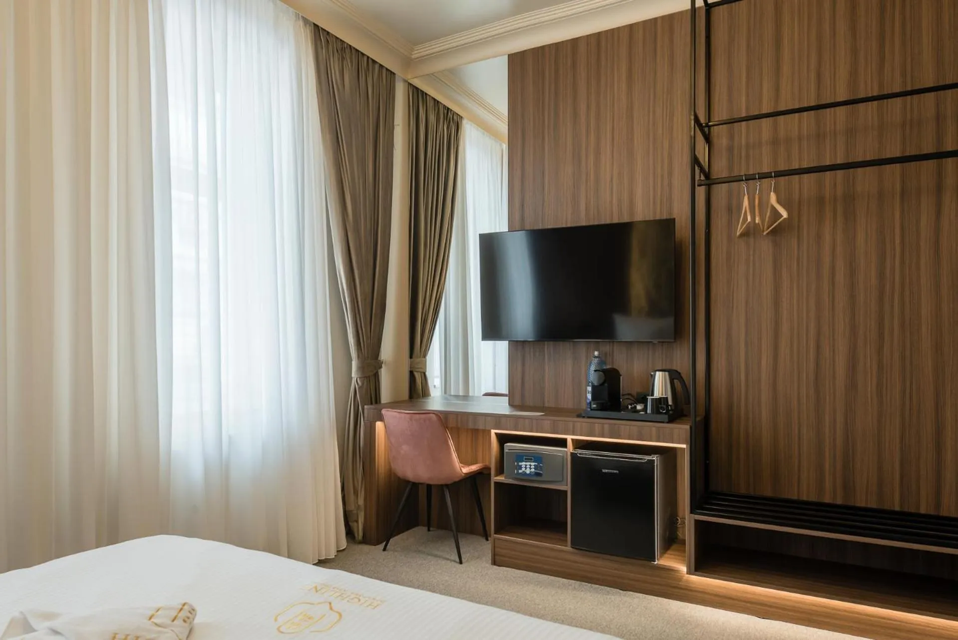 Photo of the whole room, Bed in HIGHLINE DOWNTOWN ApartHotel OLDTOWN UNIRII SQUARE