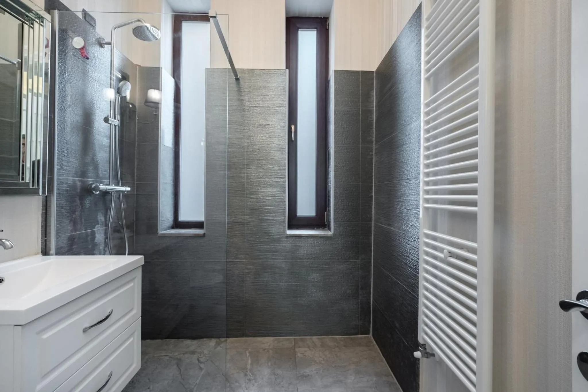 Shower in HIGHLINE DOWNTOWN ApartHotel OLDTOWN UNIRII SQUARE