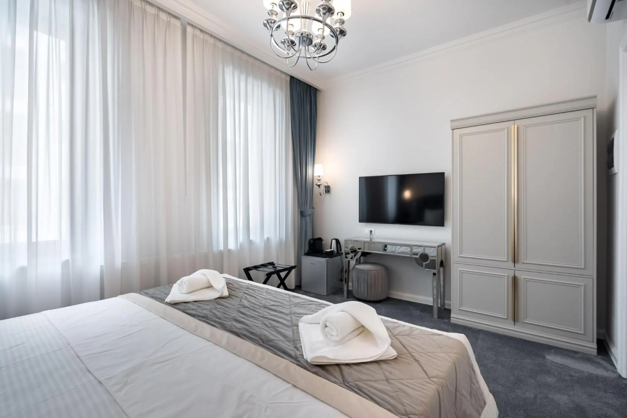 Bedroom, Bed in HIGHLINE DOWNTOWN ApartHotel OLDTOWN UNIRII SQUARE