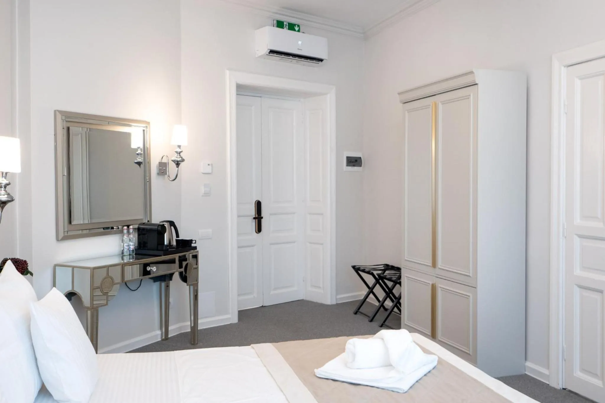 Bed in HIGHLINE DOWNTOWN ApartHotel OLDTOWN UNIRII SQUARE