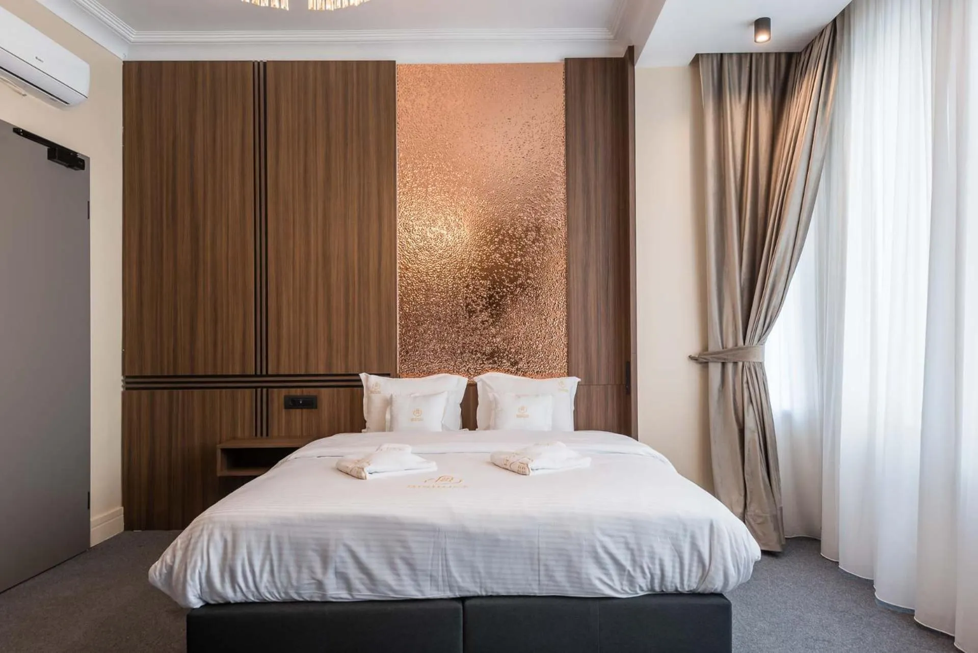 Bedroom, Bed in HIGHLINE DOWNTOWN ApartHotel OLDTOWN UNIRII SQUARE