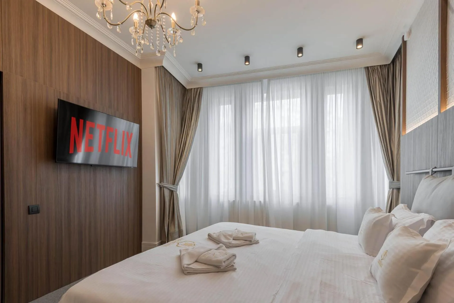 Bedroom, Bed in HIGHLINE DOWNTOWN ApartHotel OLDTOWN UNIRII SQUARE