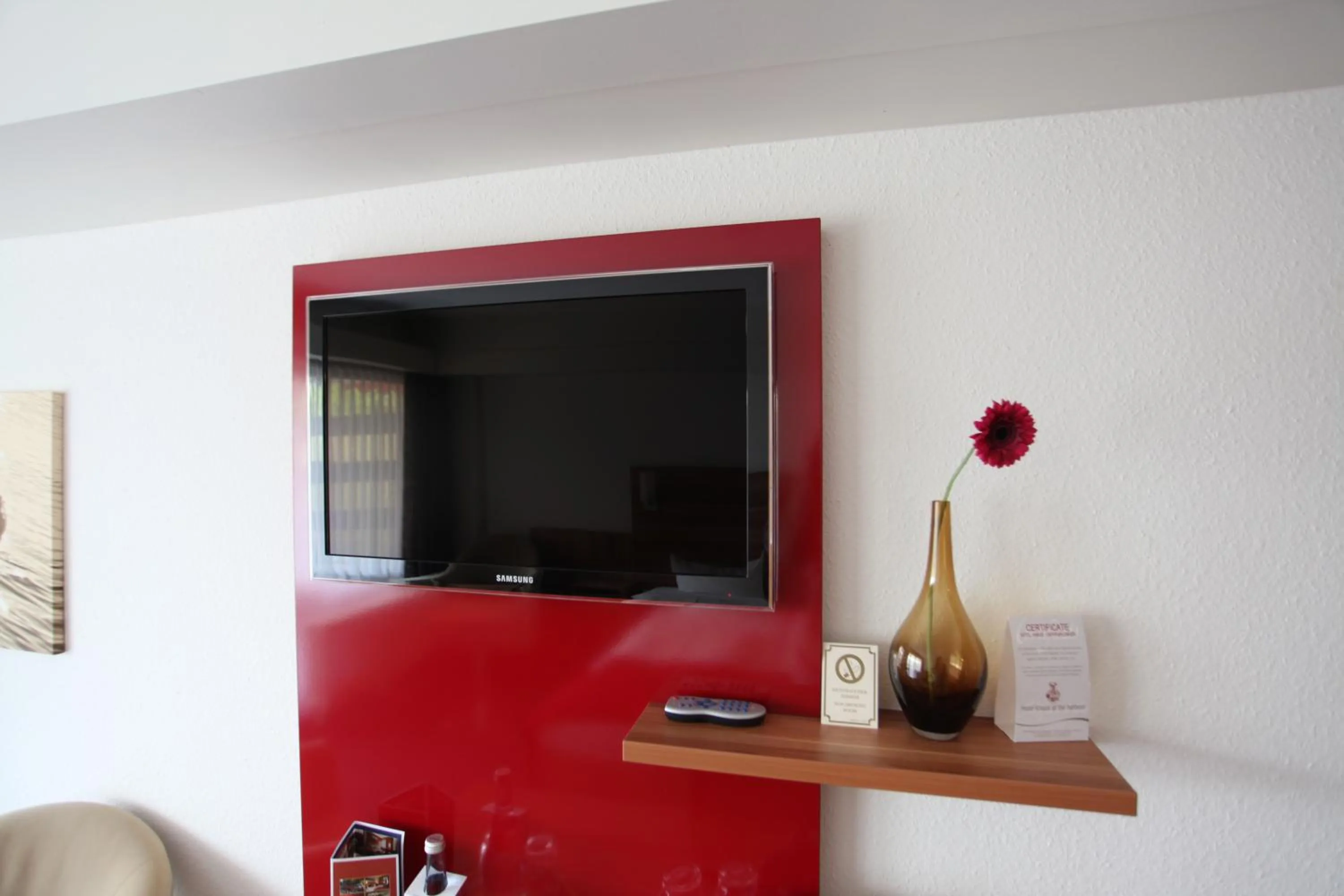 TV and multimedia in Hotel Knaus am Hafen