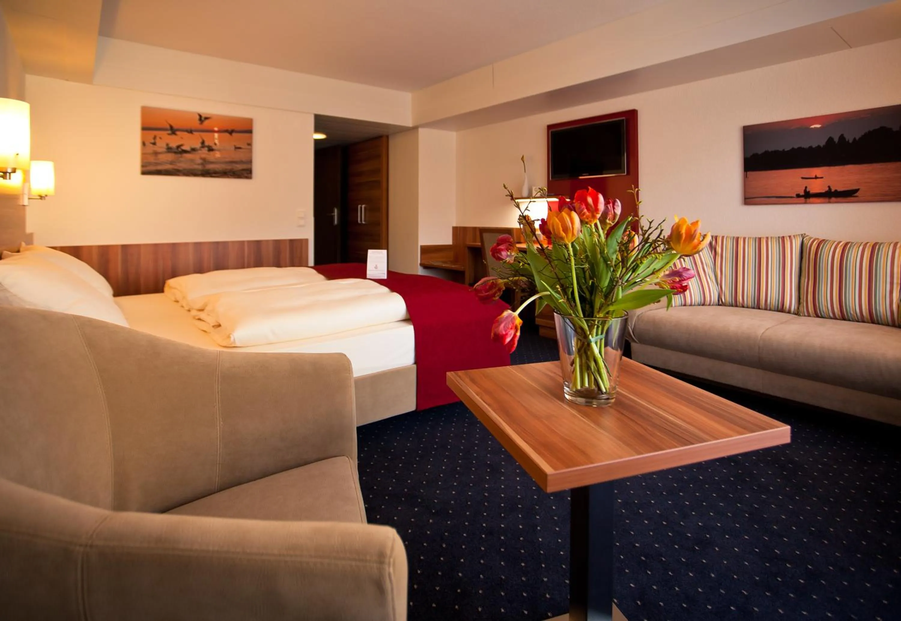 Photo of the whole room, Bed in Hotel Knaus am Hafen