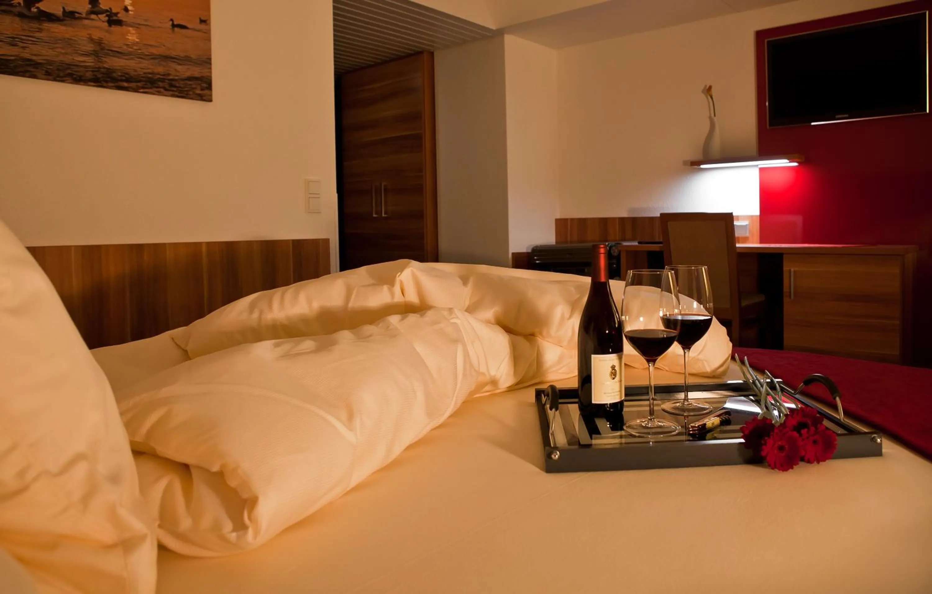 Bedroom, Bed in Hotel Knaus am Hafen