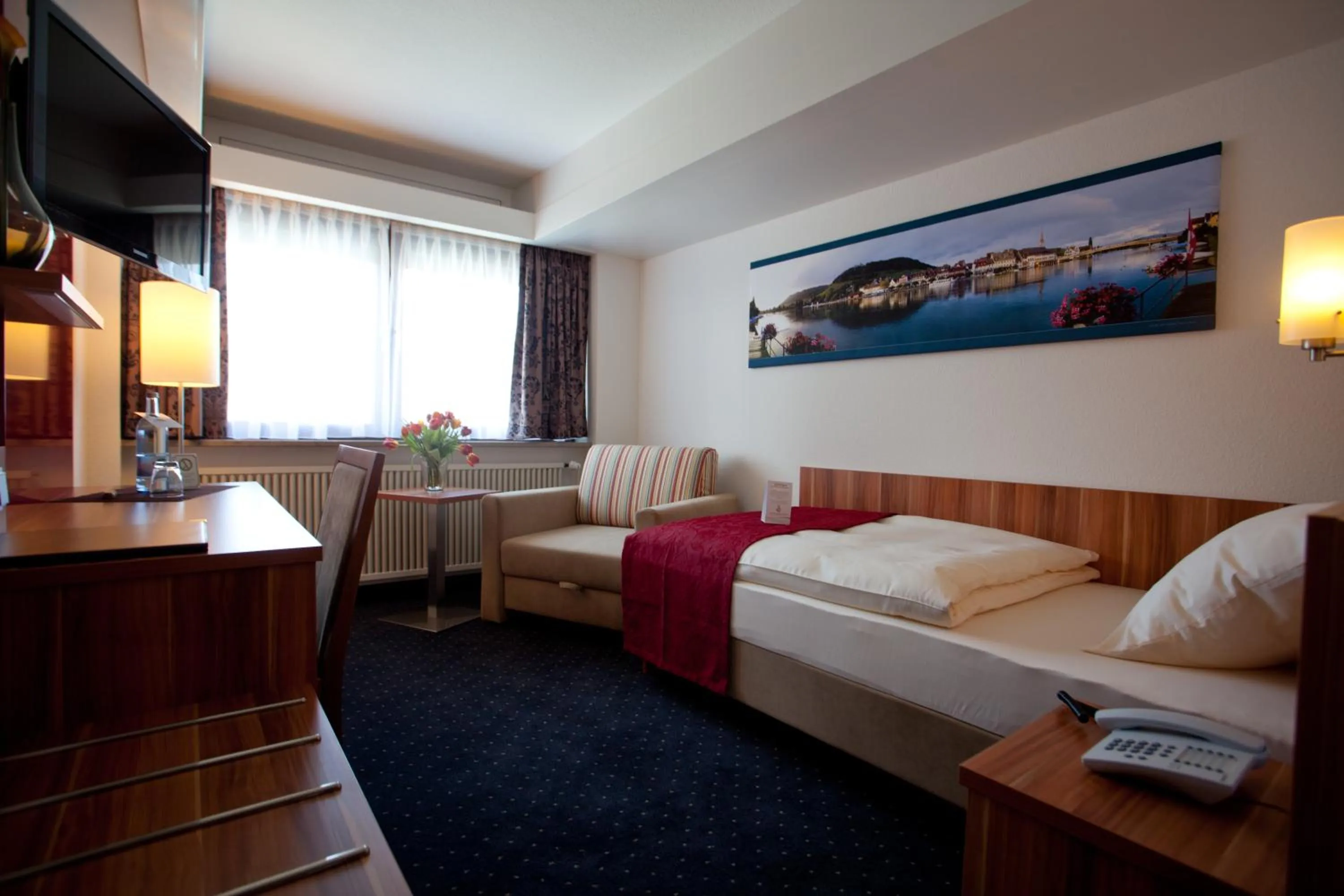 Photo of the whole room, Bed in Hotel Knaus am Hafen