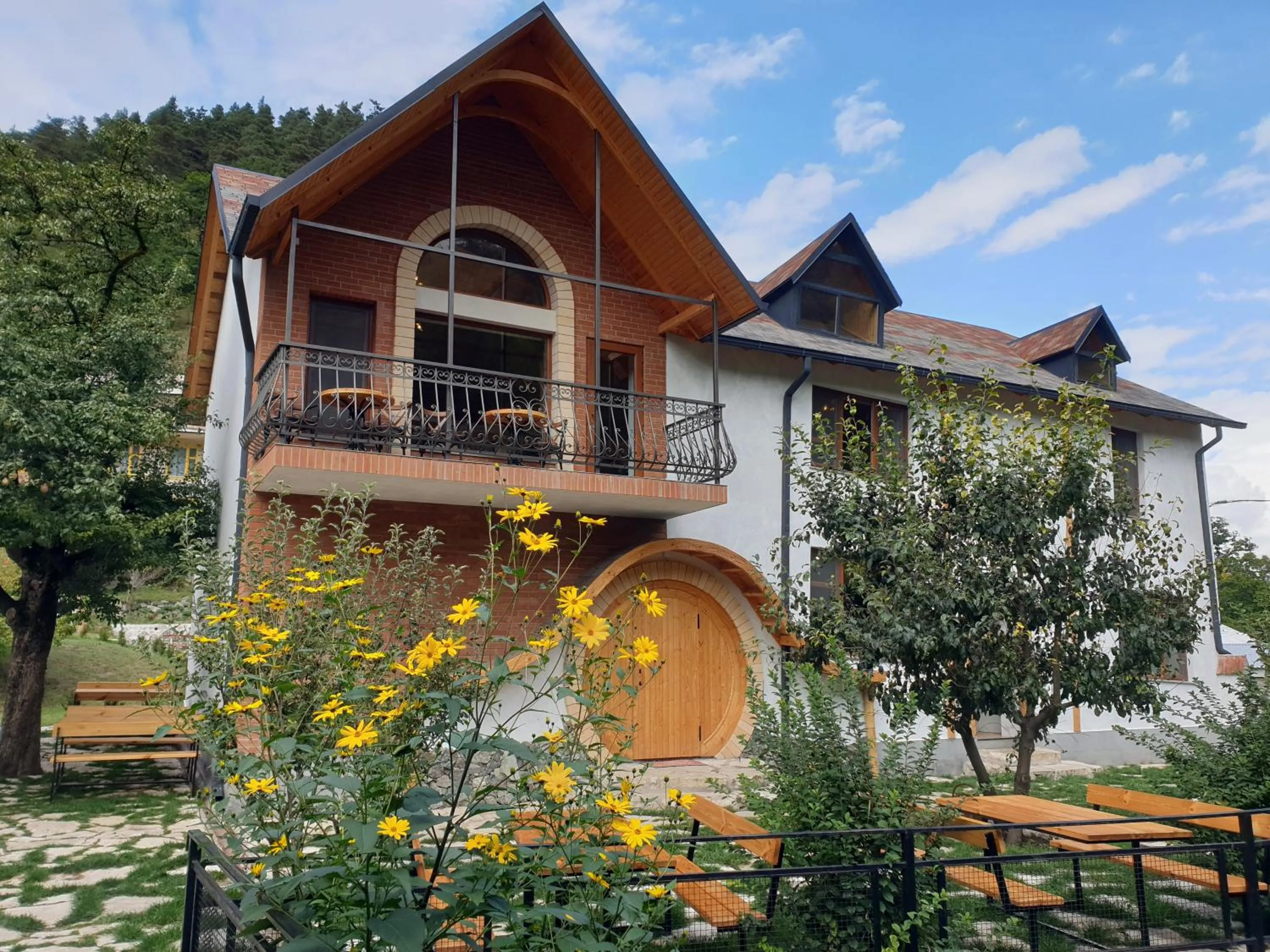 Restaurant/places to eat in Cozy House