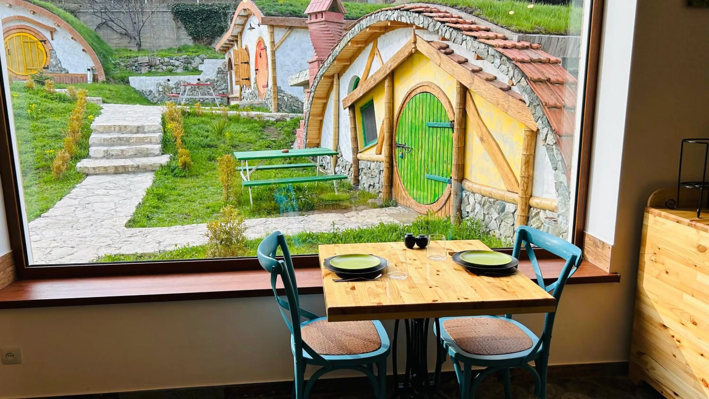 Restaurant/places to eat in Cozy House