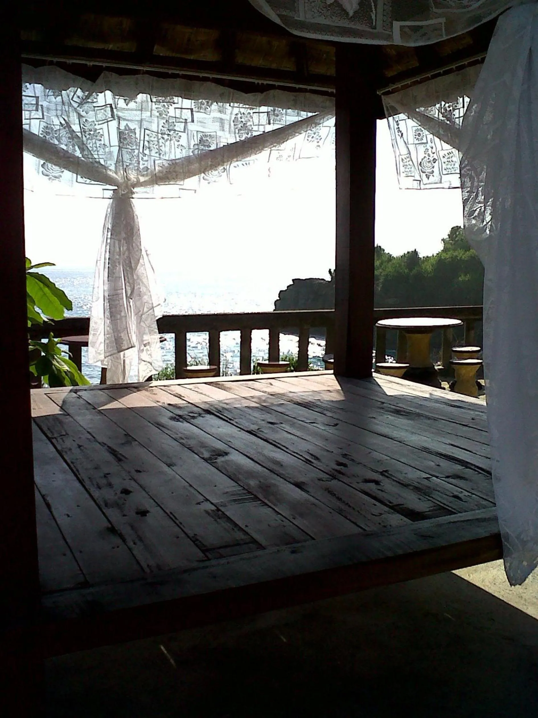 Patio in Dodol Lembongan Cliff Sunset