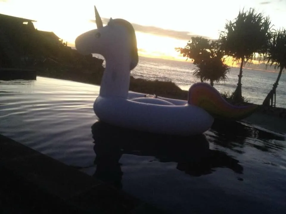 Swimming pool in Dodol Lembongan Cliff Sunset