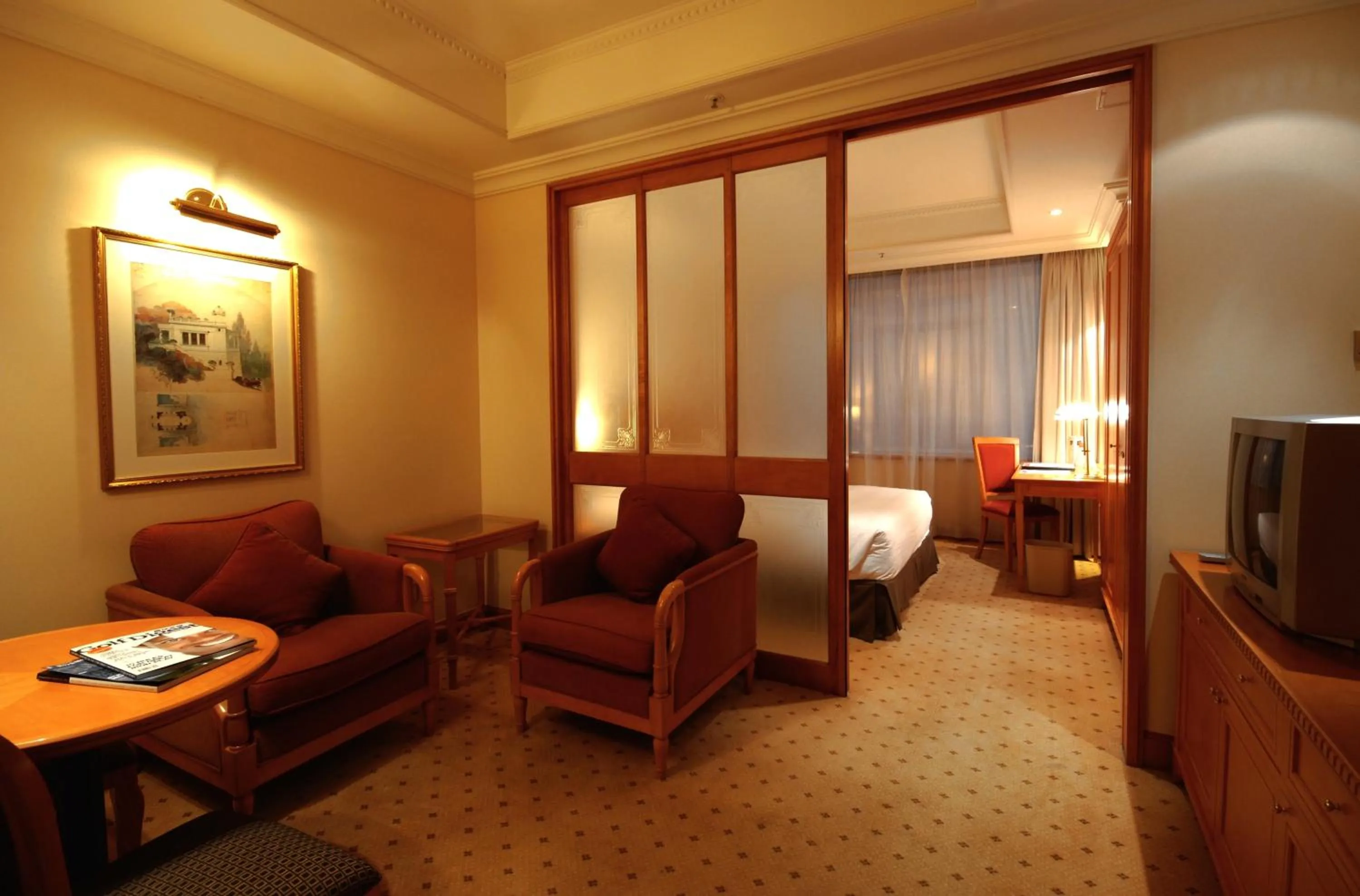 Living room, Bed in BEST WESTERN PLUS Hotel Hong Kong