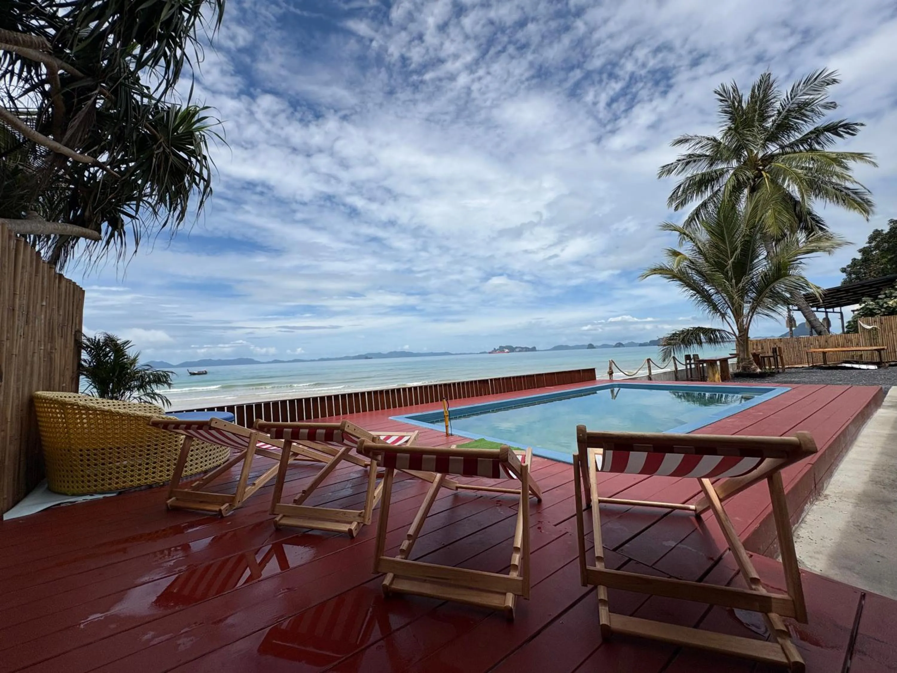Swimming pool in Bliss Resort Krabi