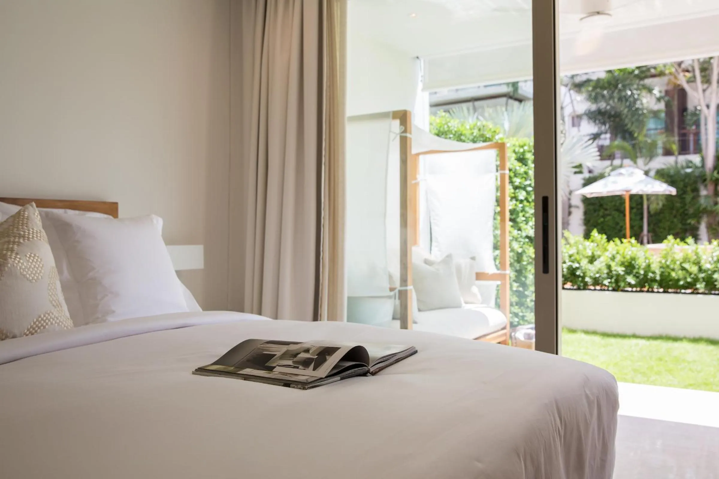 Bed in Chi - The Residence