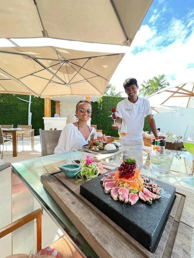 Restaurant/places to eat in Chi - The Residence