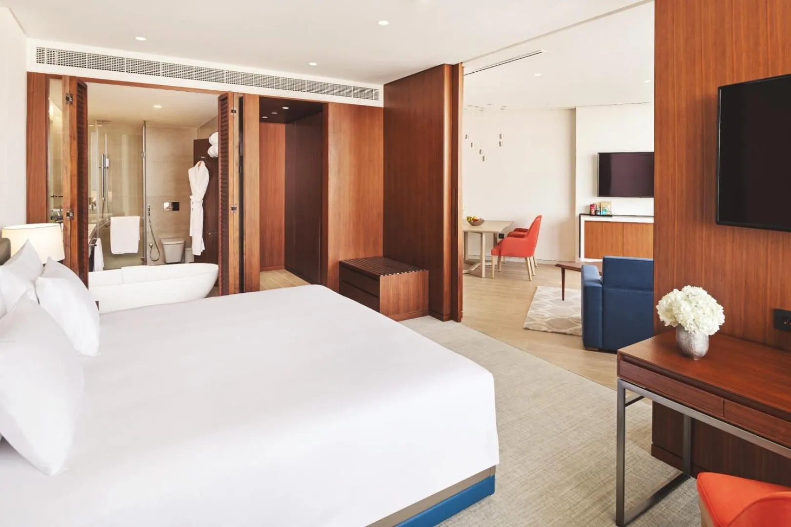 Bedroom, Bed in JA Lake View Hotel, Dubai