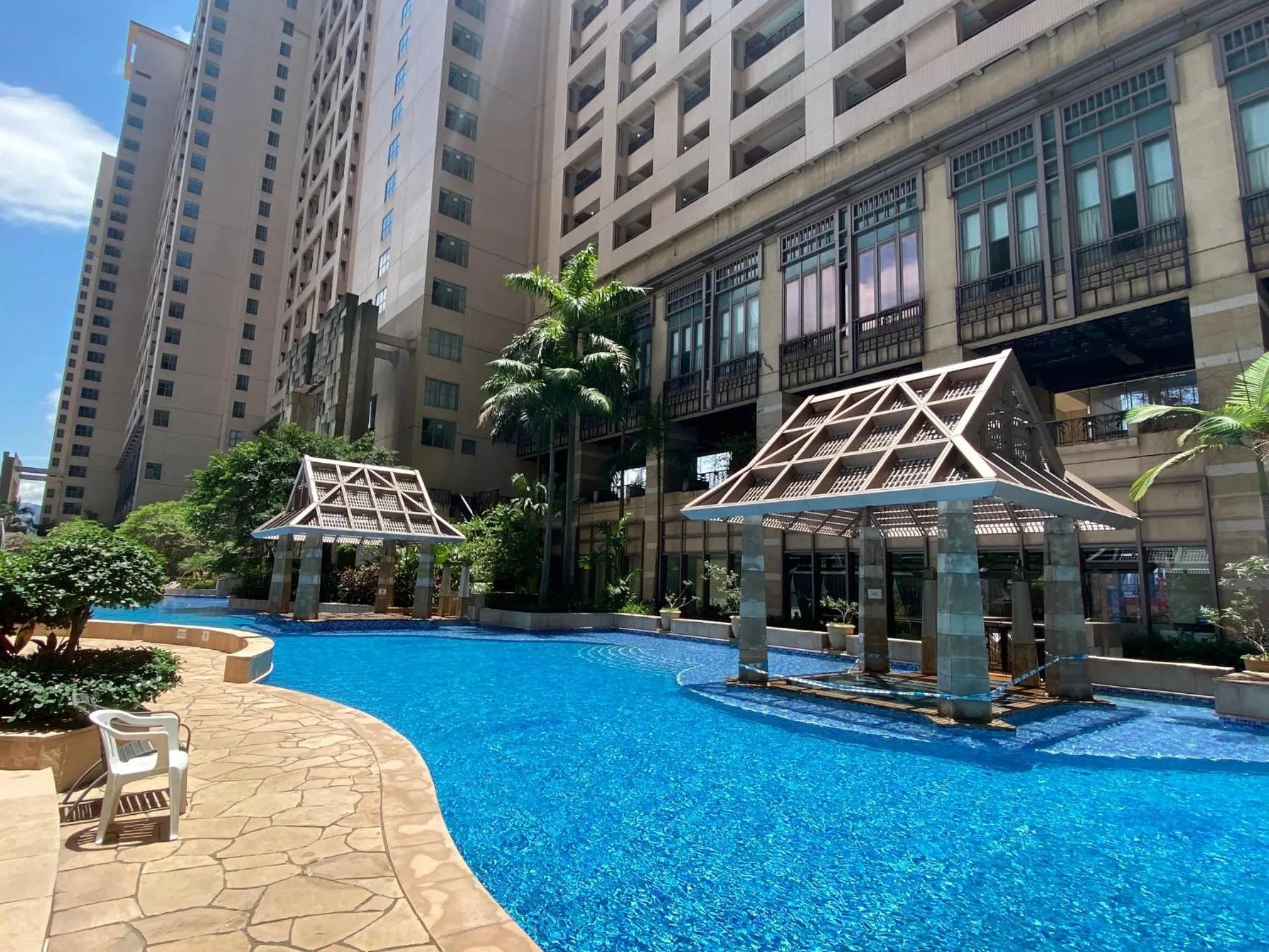 Swimming pool in Rambler Oasis Hotel