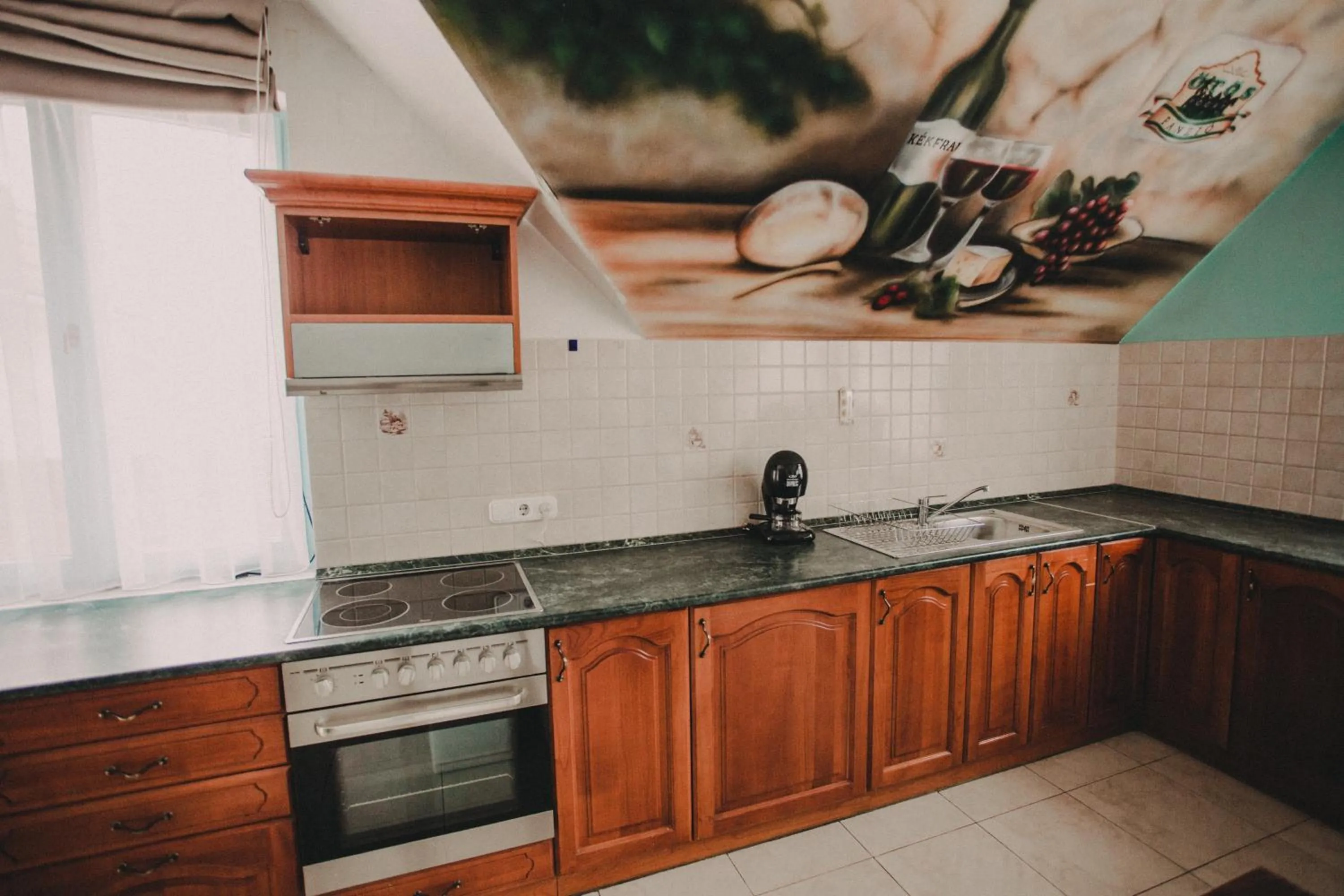 Kitchen or kitchenette in Ötösfogat Panzió