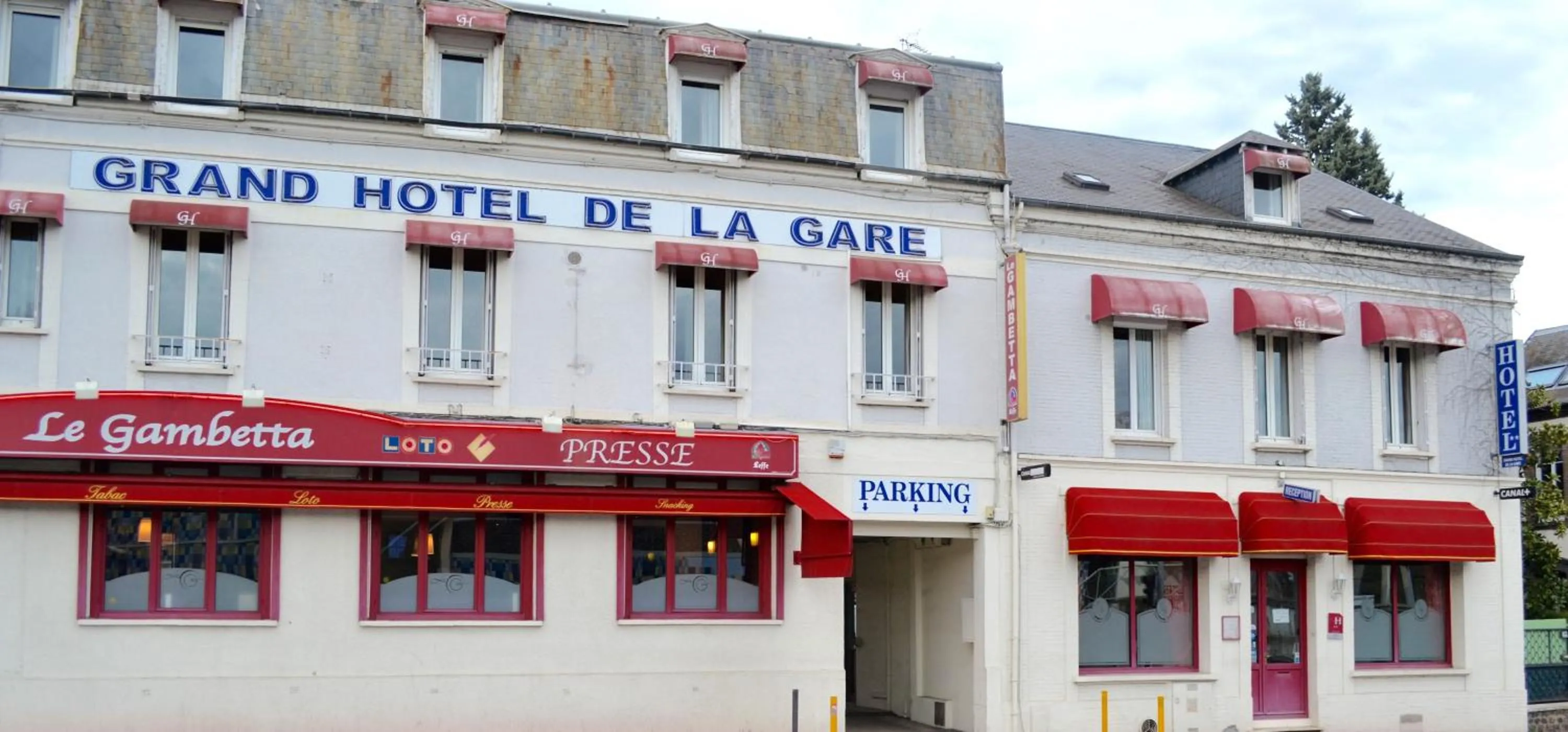 Facade/entrance in Grand Hotel De La Gare