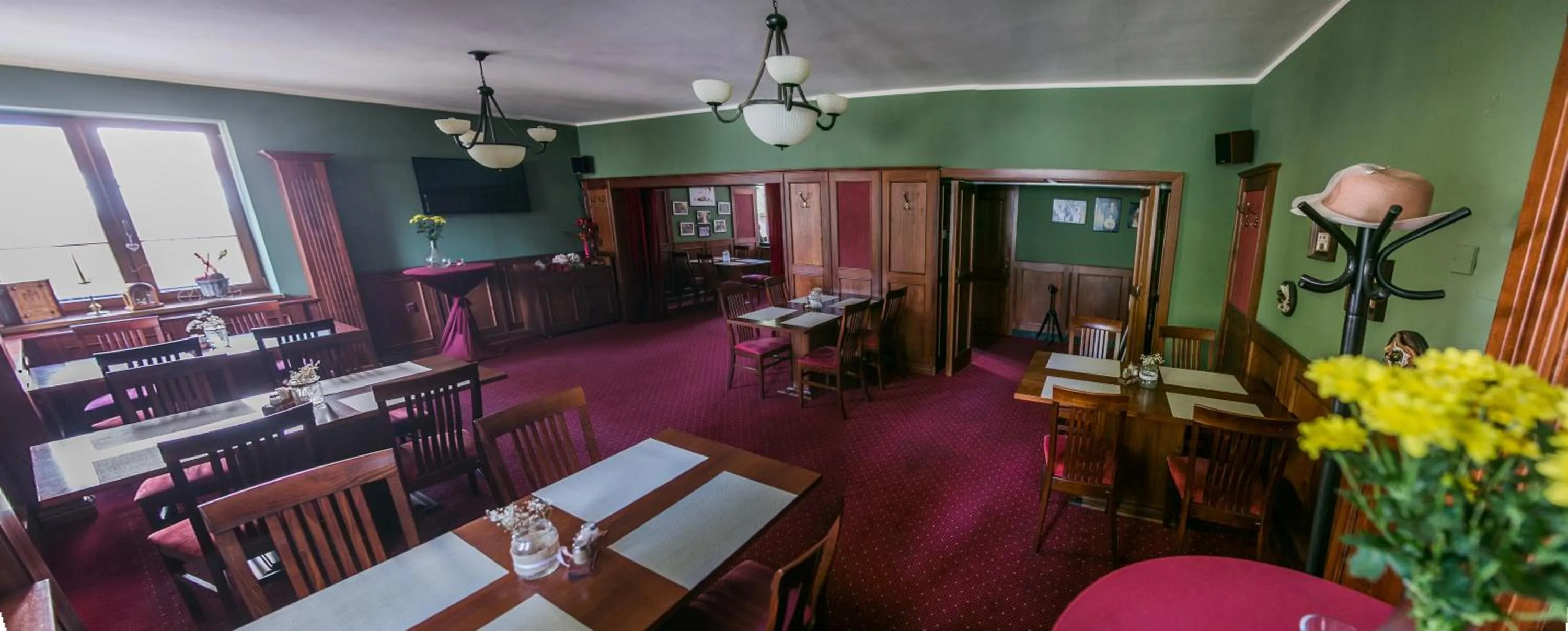 Communal lounge/ TV room in Hotel Best