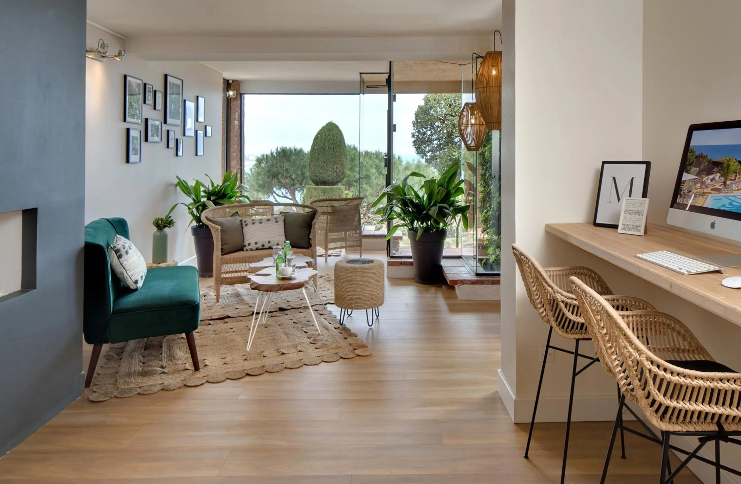 Seating area in Hôtel & Spa Les Mouettes
