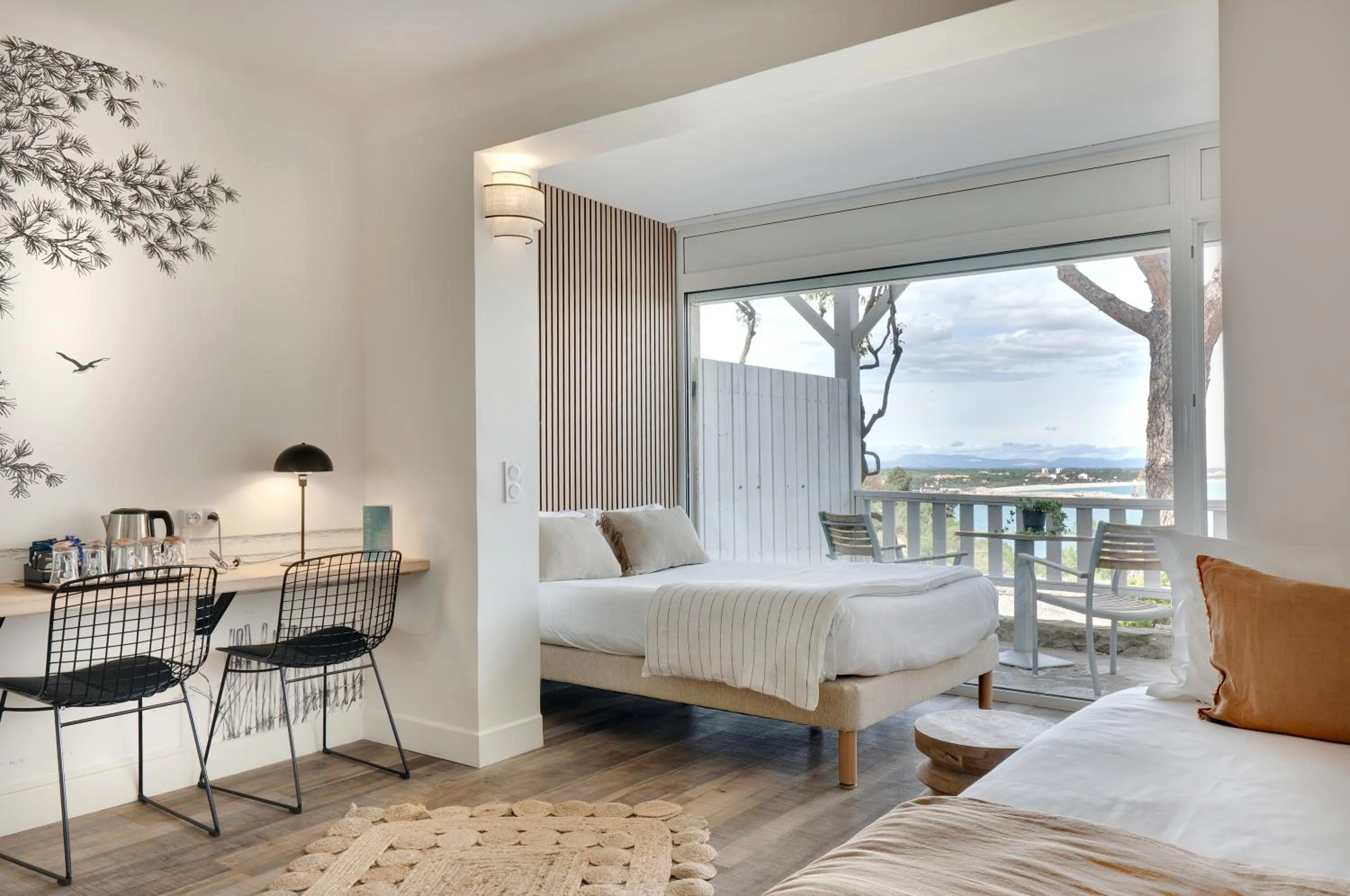 Bedroom, Bed in Hôtel & Spa Les Mouettes