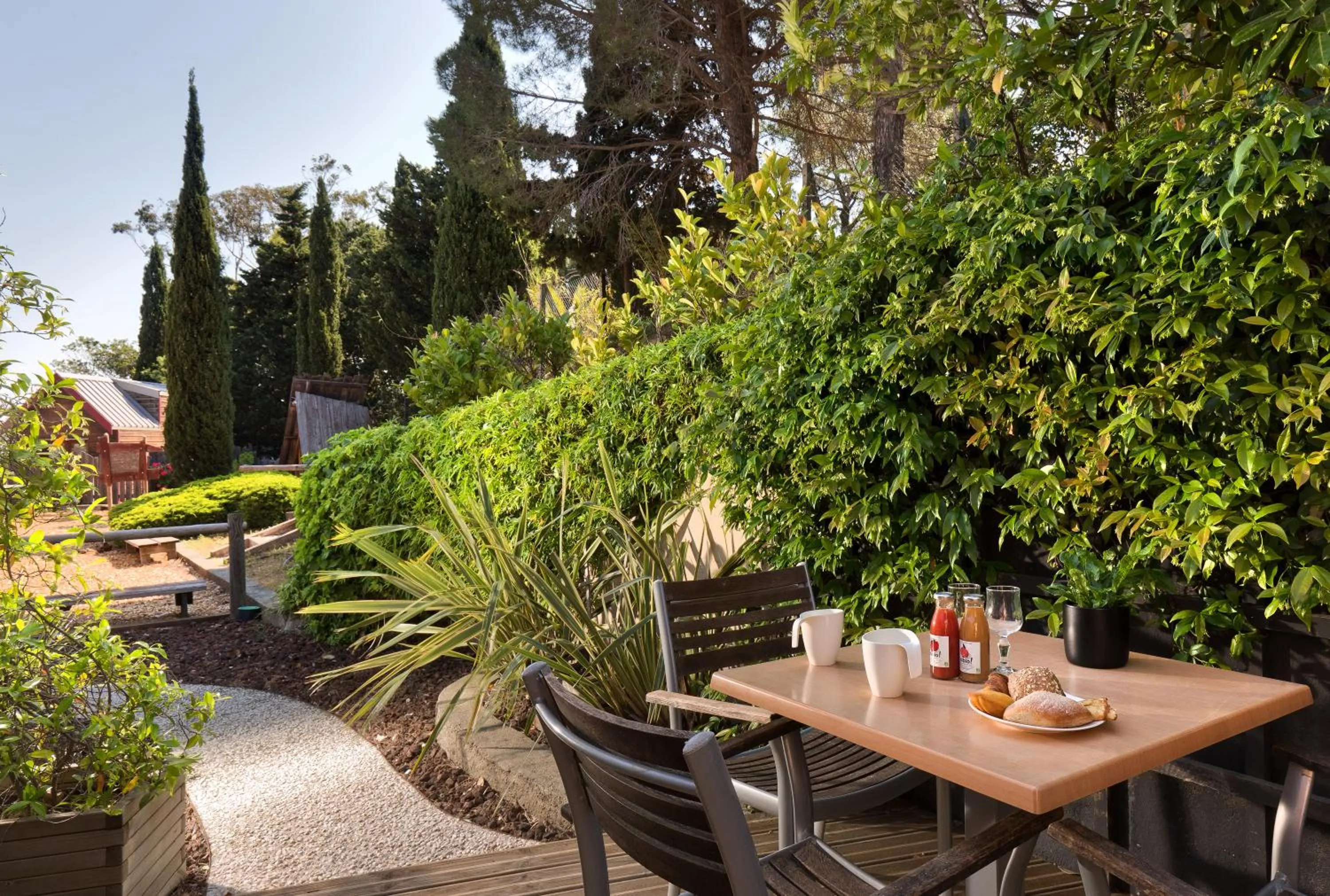 Patio in Hôtel & Spa Les Mouettes