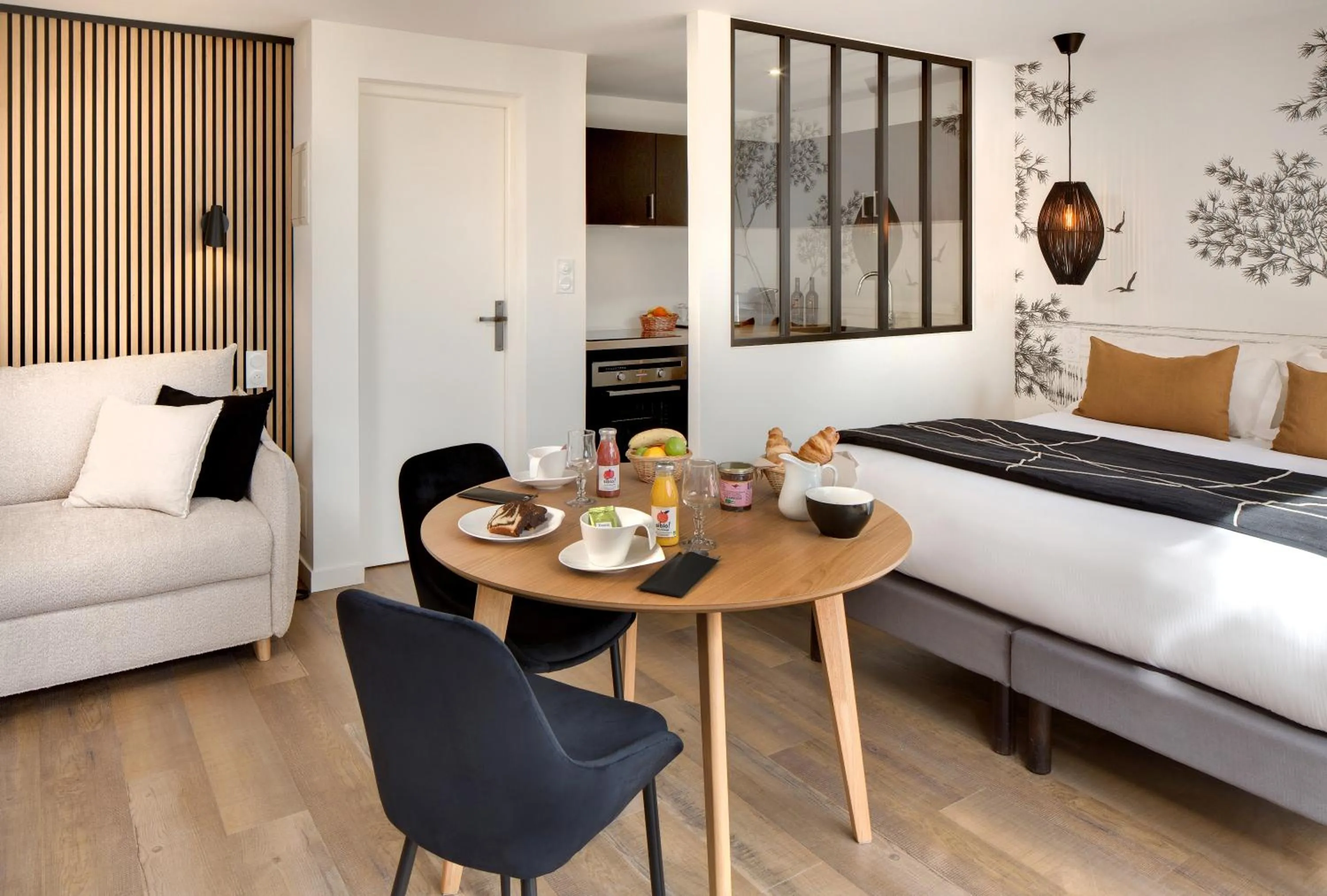 Photo of the whole room, Bed in Hôtel & Spa Les Mouettes