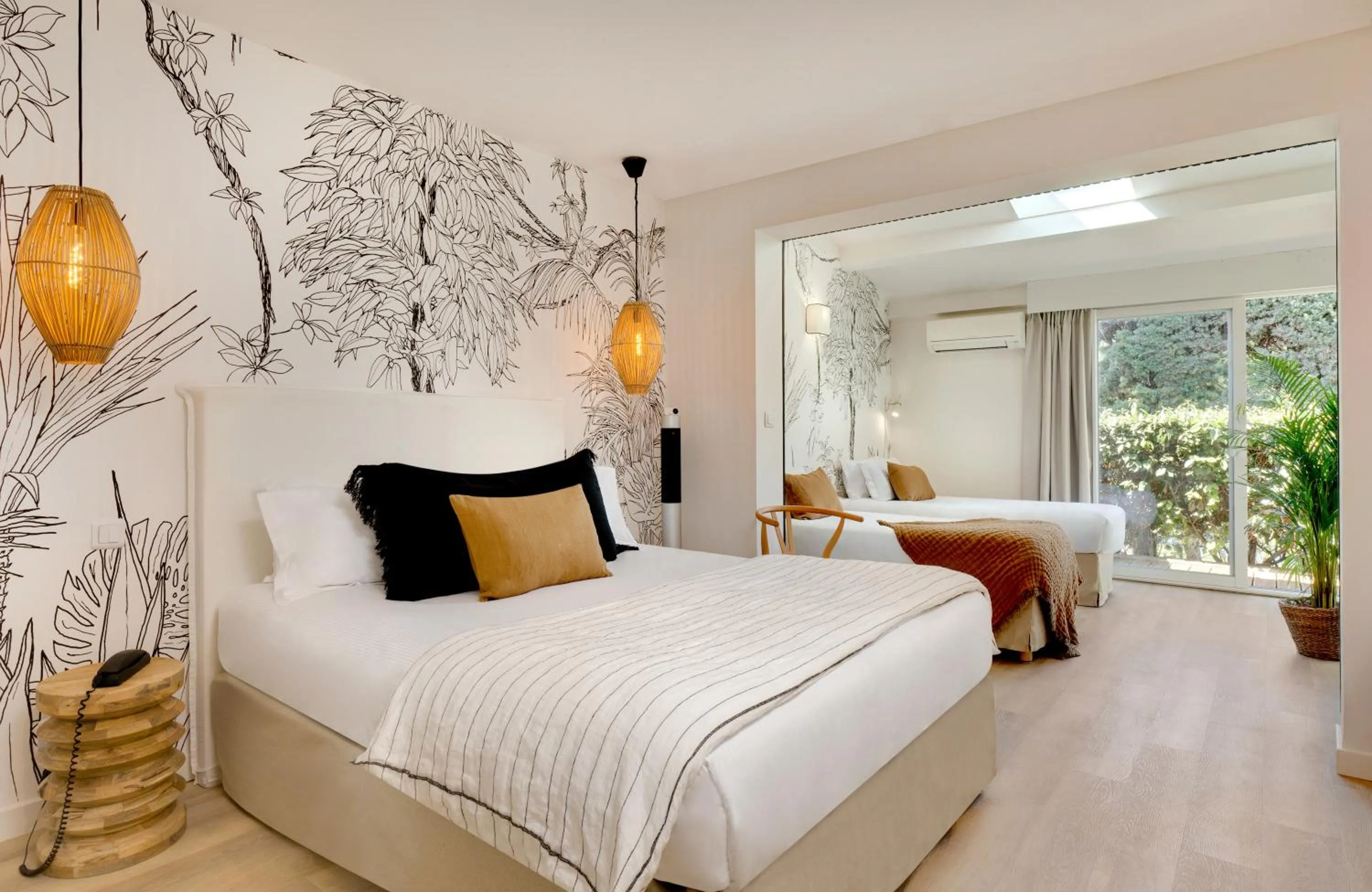 Photo of the whole room, Bed in Hôtel & Spa Les Mouettes