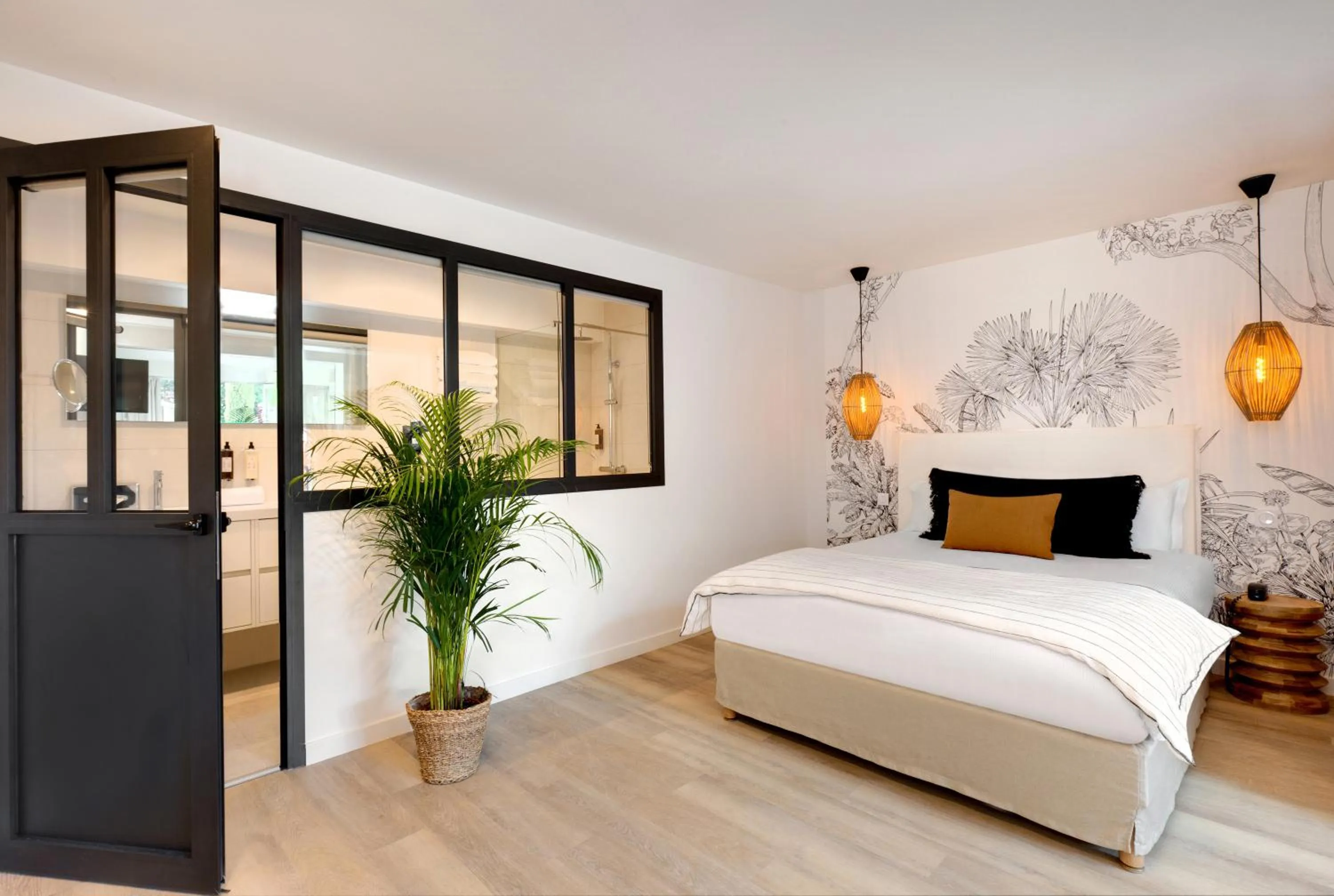 Bedroom, Bed in Hôtel & Spa Les Mouettes