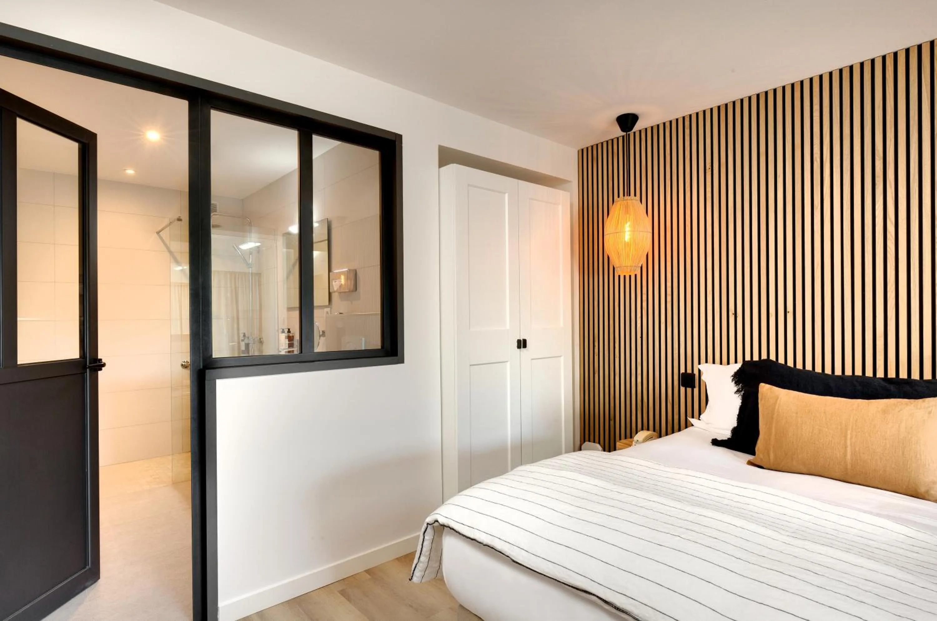 Bed in Hôtel & Spa Les Mouettes