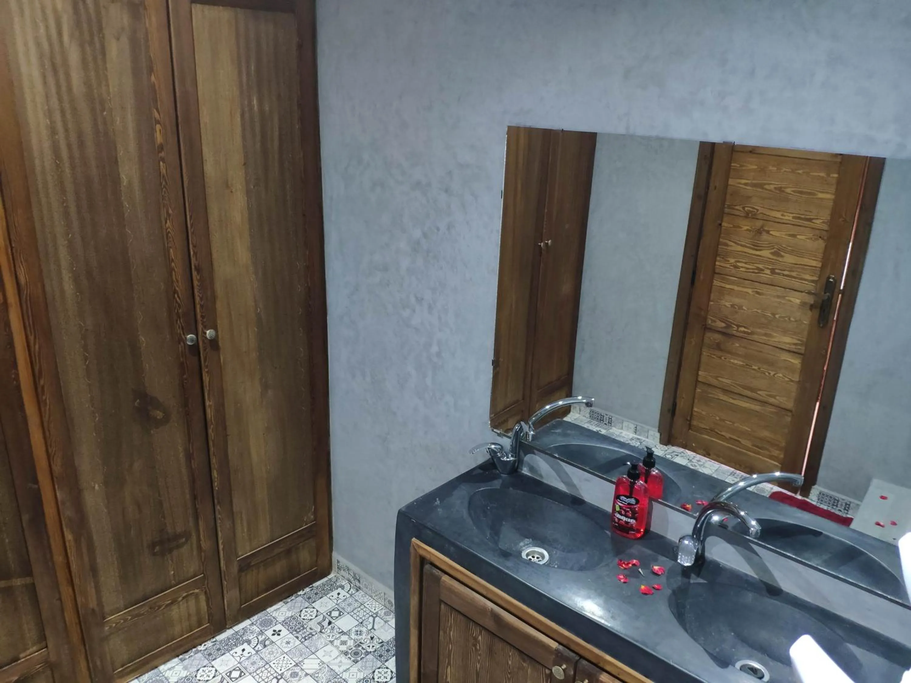 Bathroom in Les Jardins d Amizmiz 6 piscines