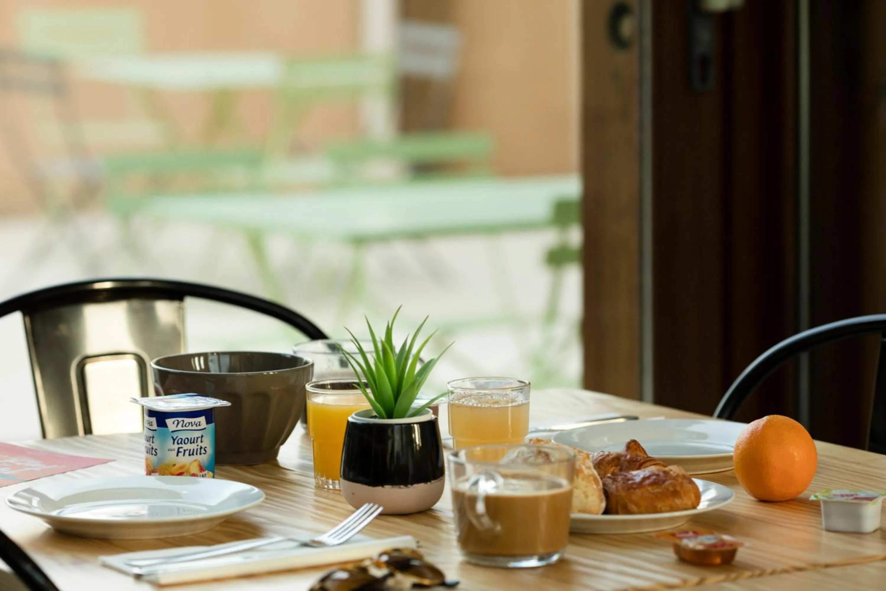 Breakfast in Garden & City Lyon - Marcy