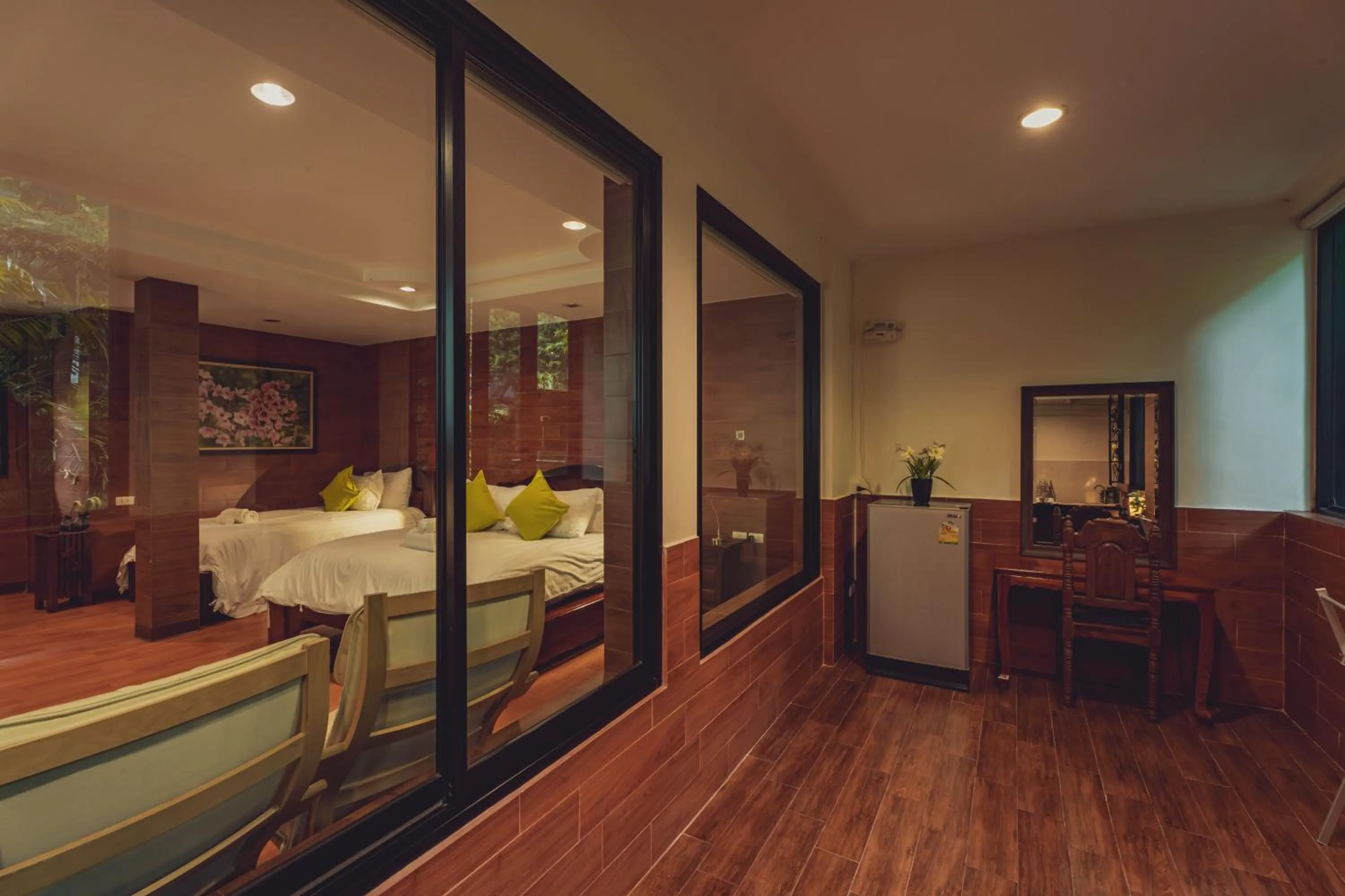 Restaurant/places to eat in Namtok Sarika Resotel