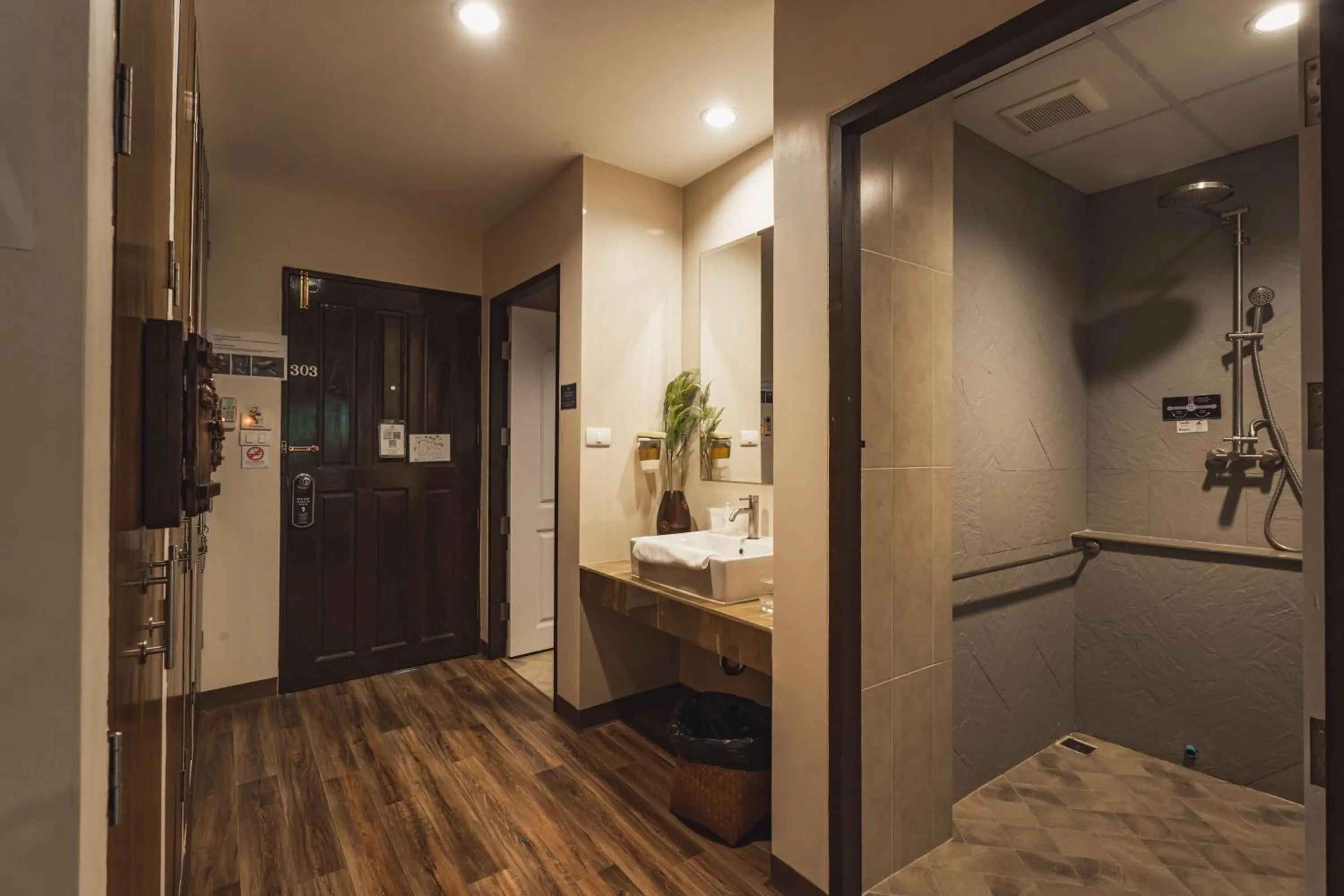 Shower in Namtok Sarika Resotel