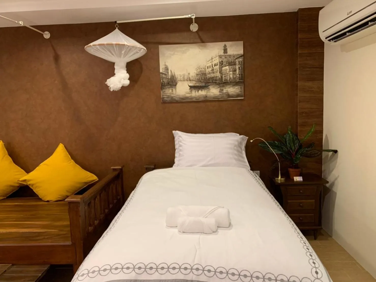 Bed in Namtok Sarika Resotel