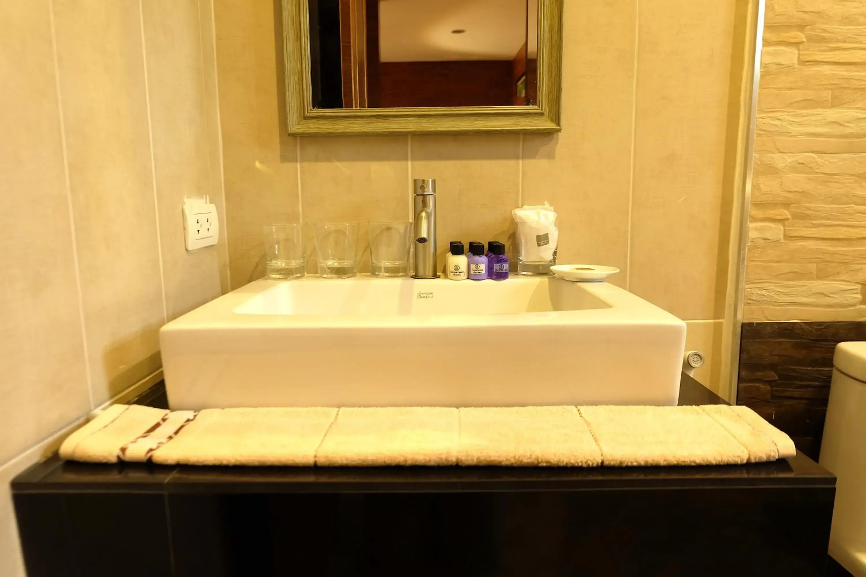 Comfort Triple Room in Namtok Sarika Resotel Comfort Triple Room in Namtok Sarika Resotel