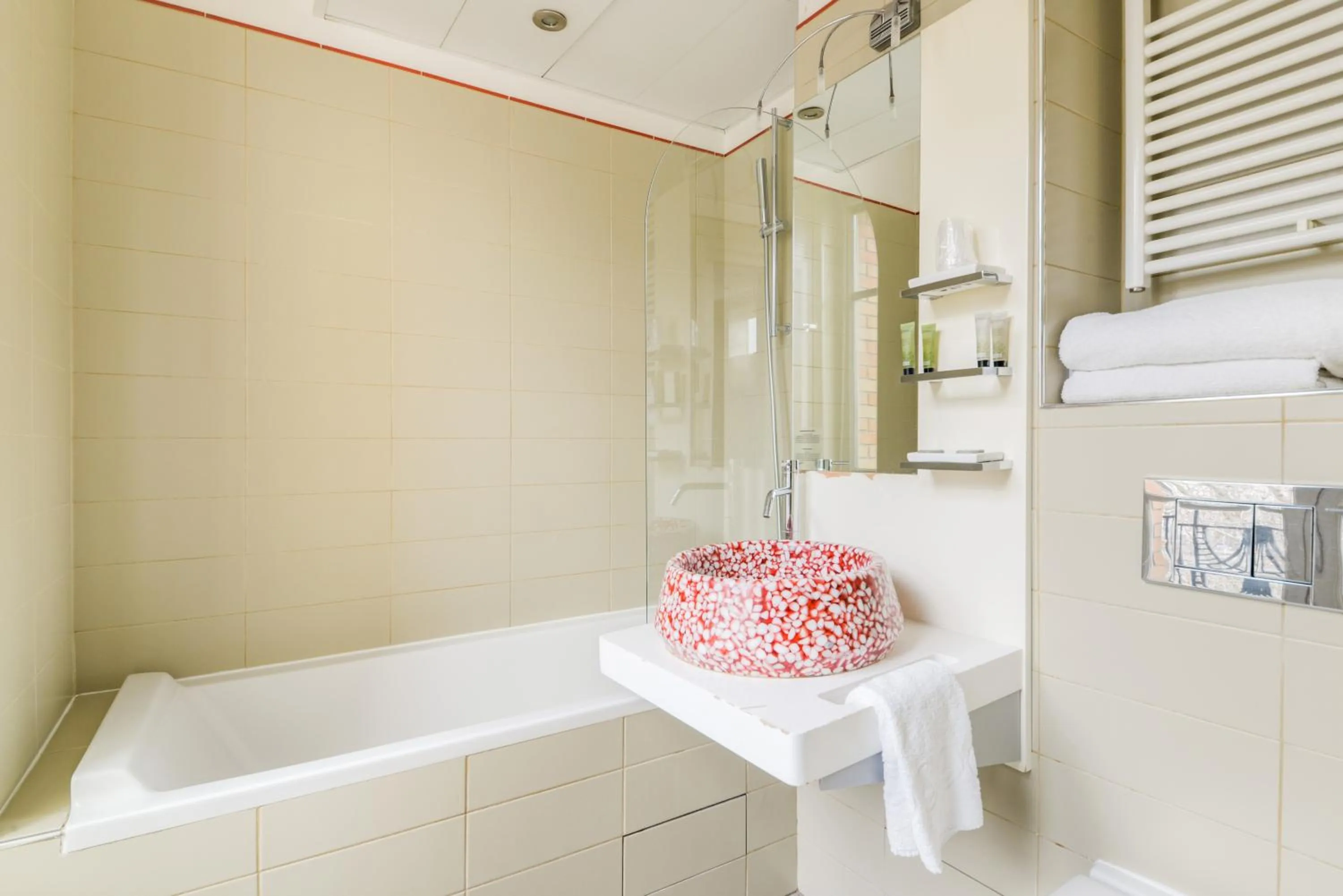 Bathroom in Pavillon Nation