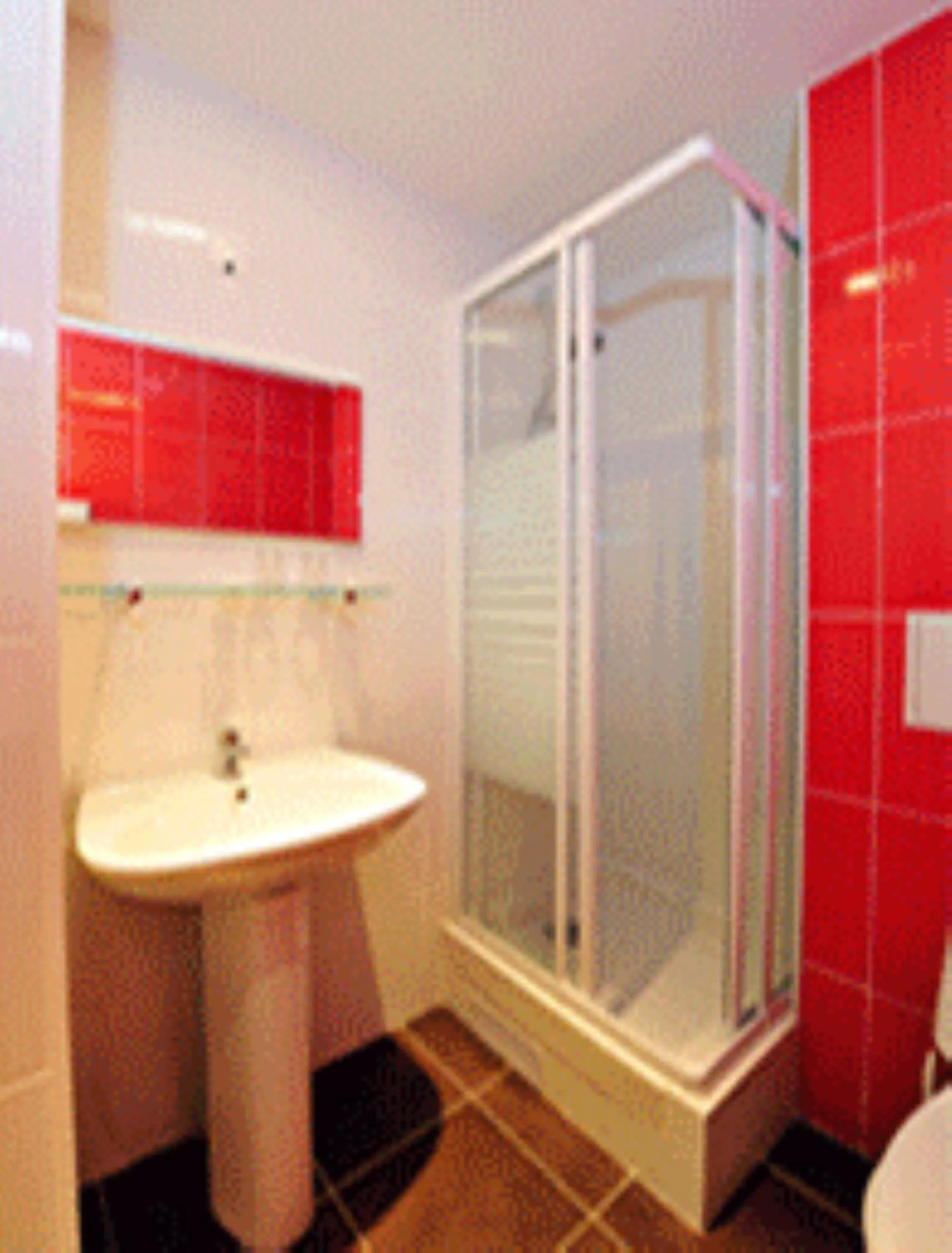 Bathroom in Le Victor Hugo