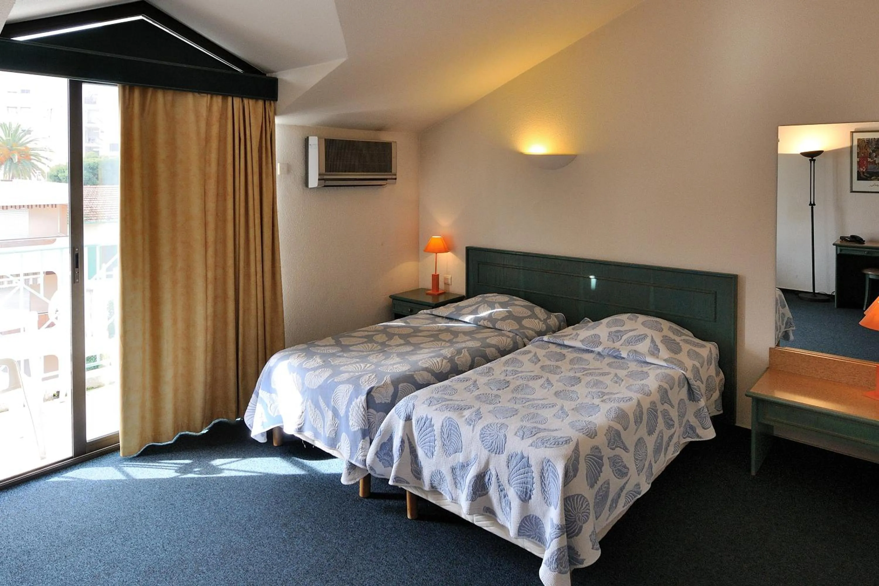 Bed in Residhotel Les Coralynes