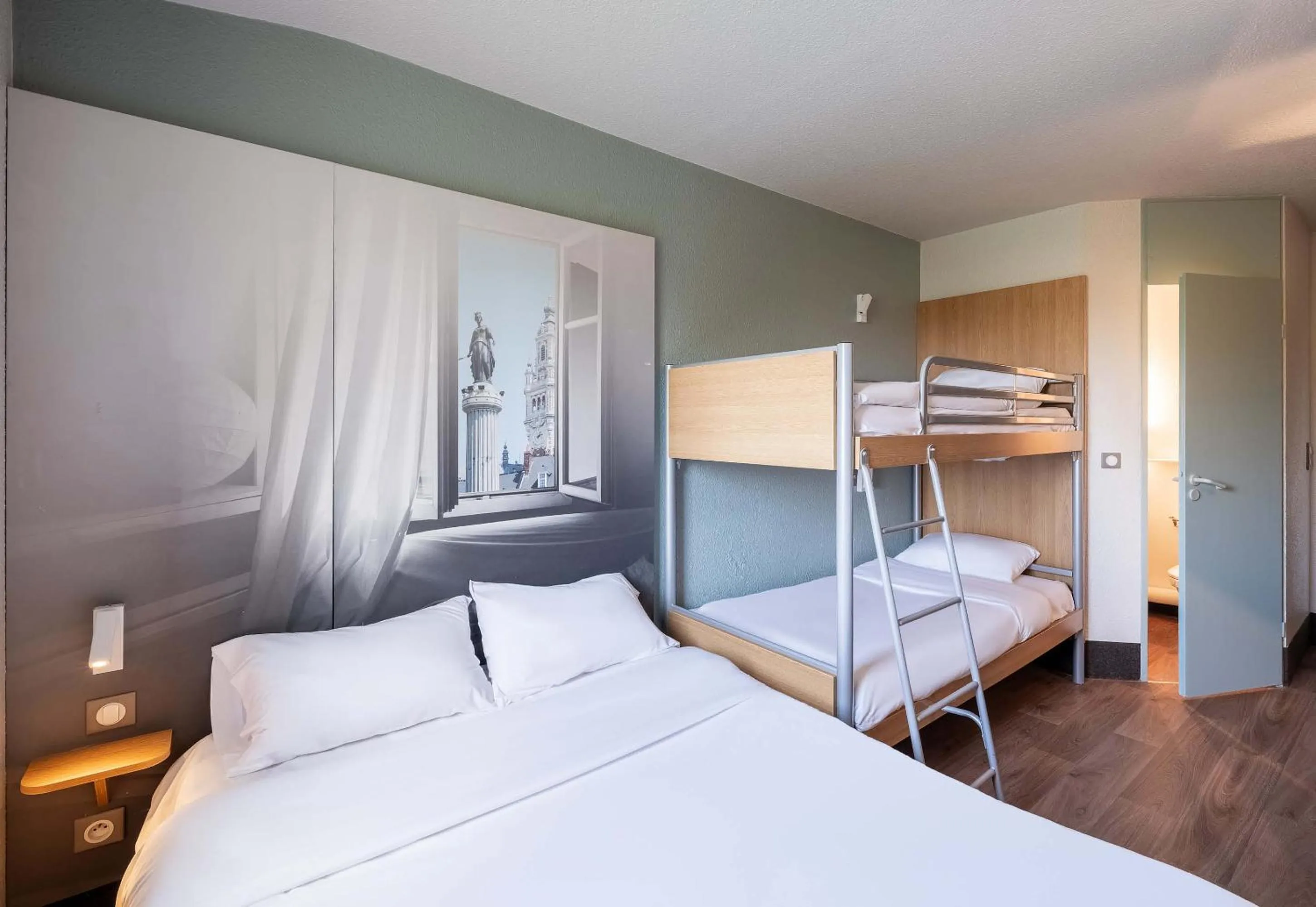 Bedroom, Bed in B&B HOTEL Lille Lezennes Grand Stade