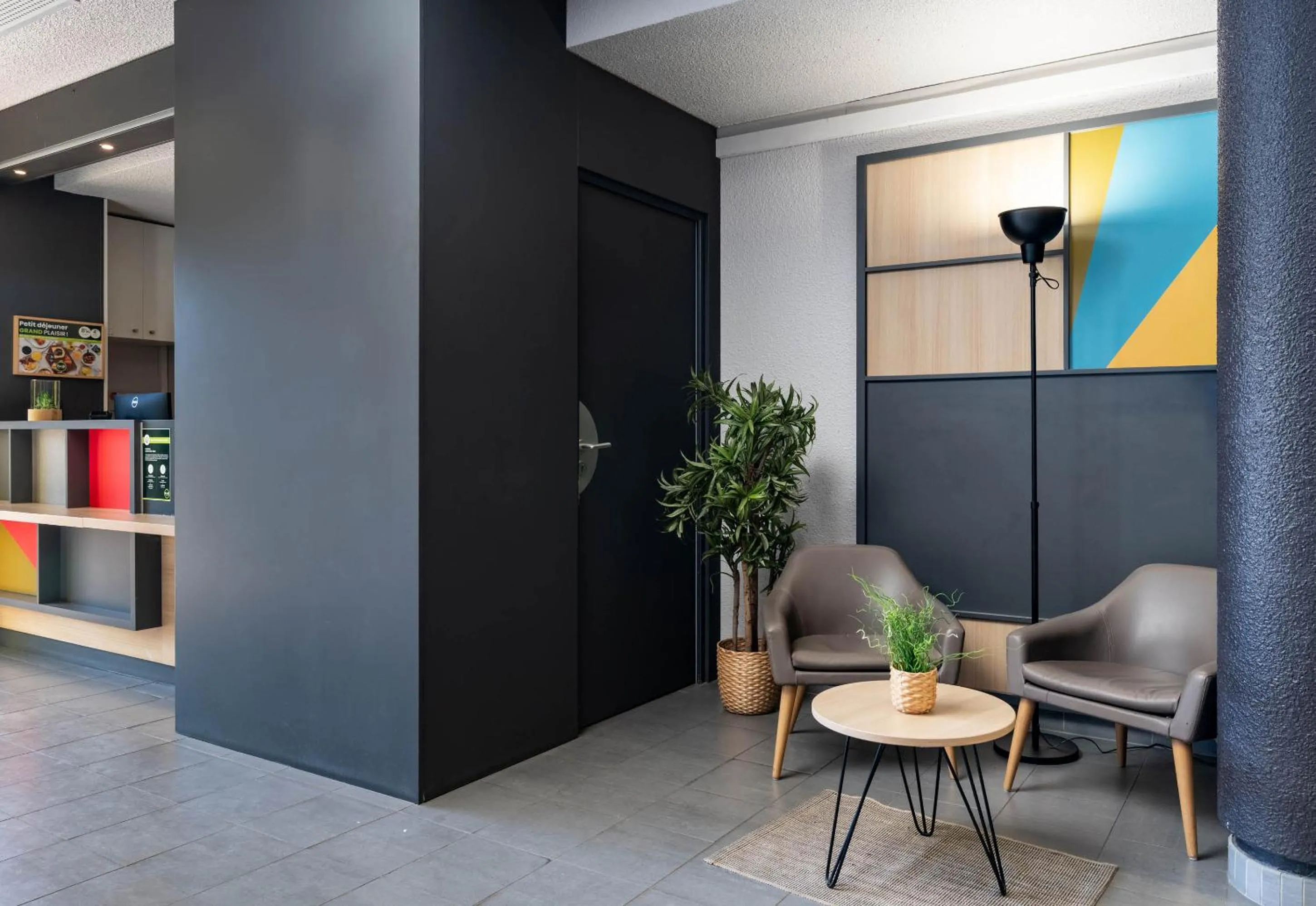 Lobby or reception in B&B HOTEL Lille Lezennes Grand Stade