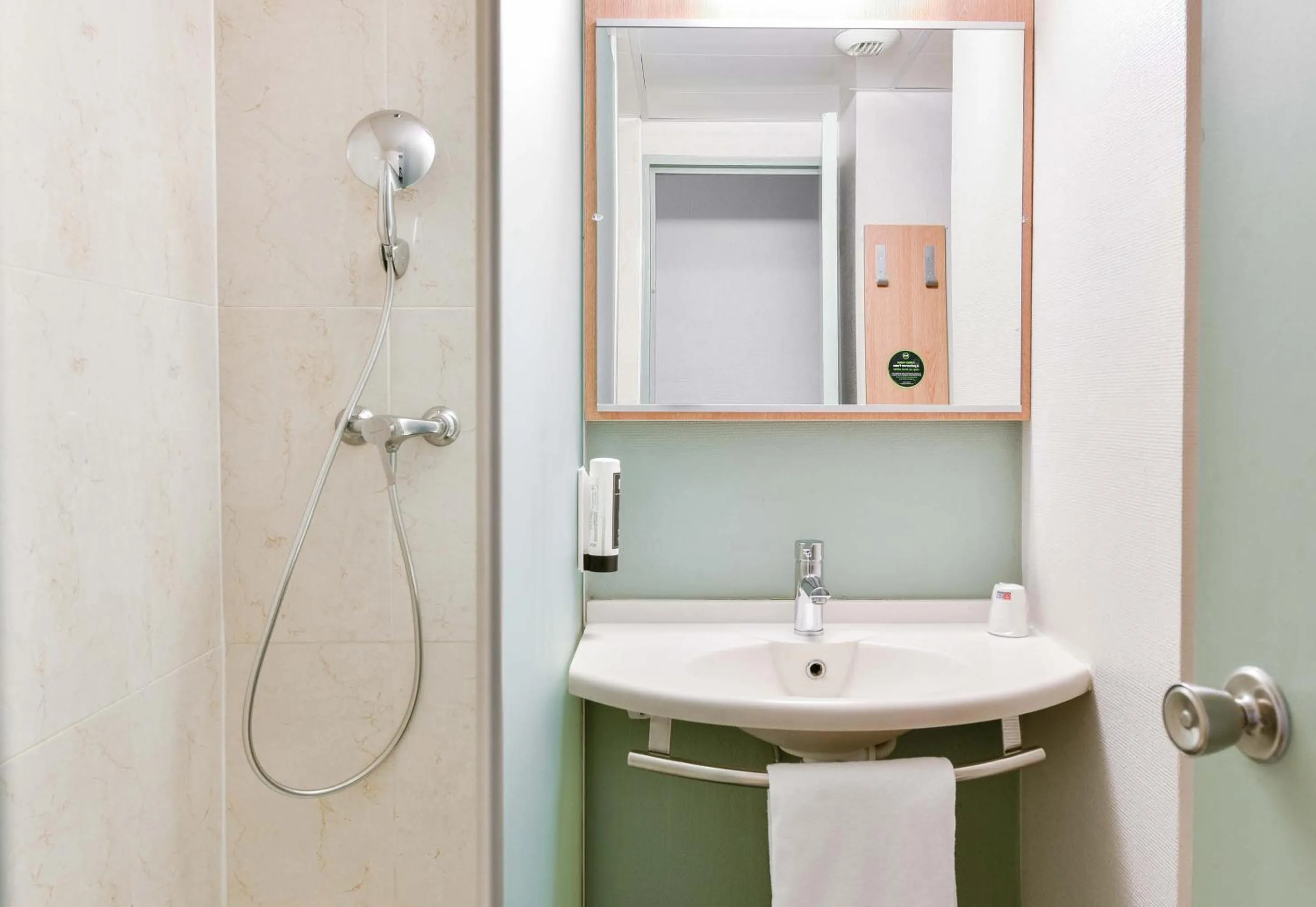 Bathroom in B&B HOTEL Toulouse Centre Canal du Midi