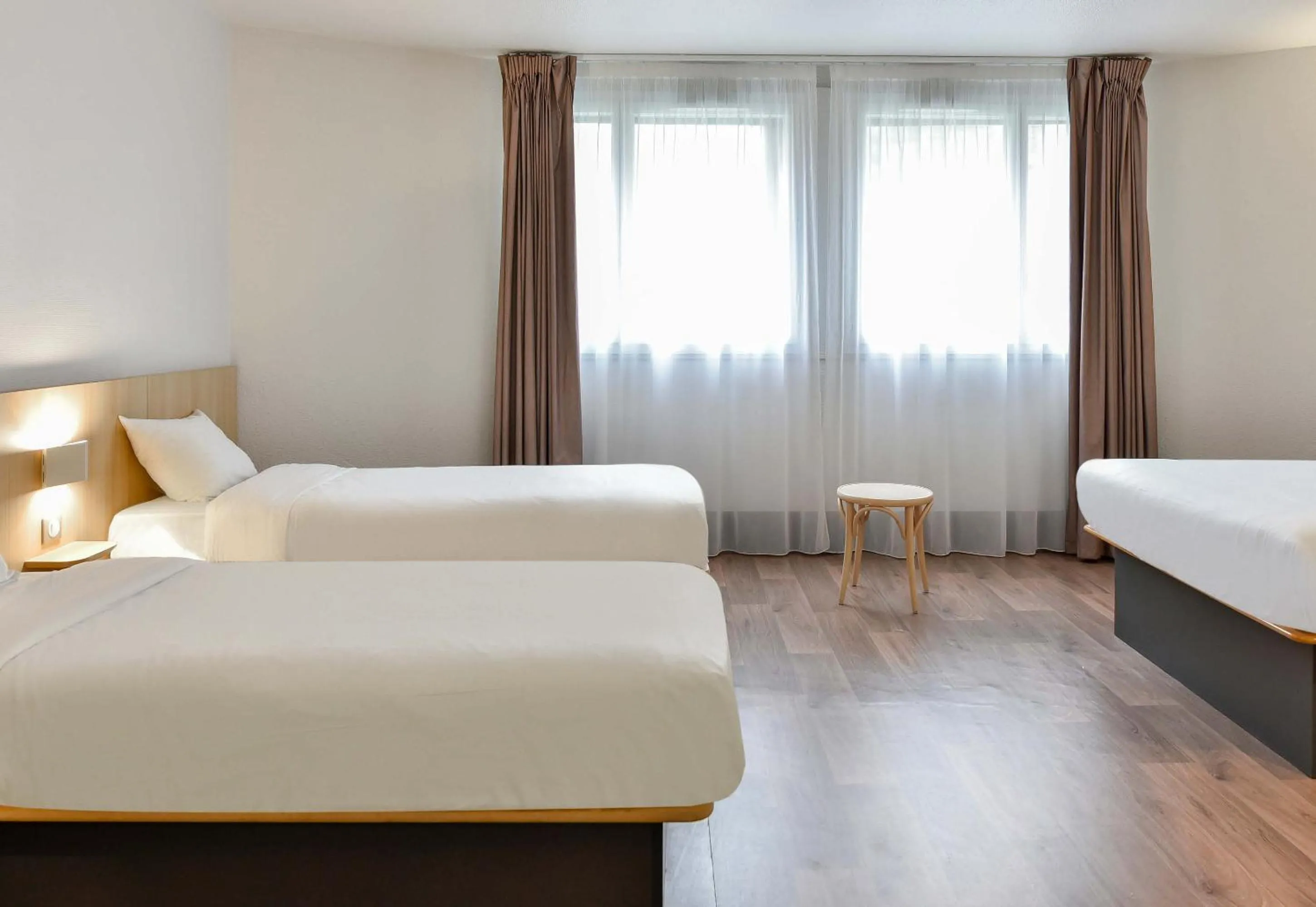 Bedroom, Bed in B&B HOTEL Toulouse Centre Canal du Midi