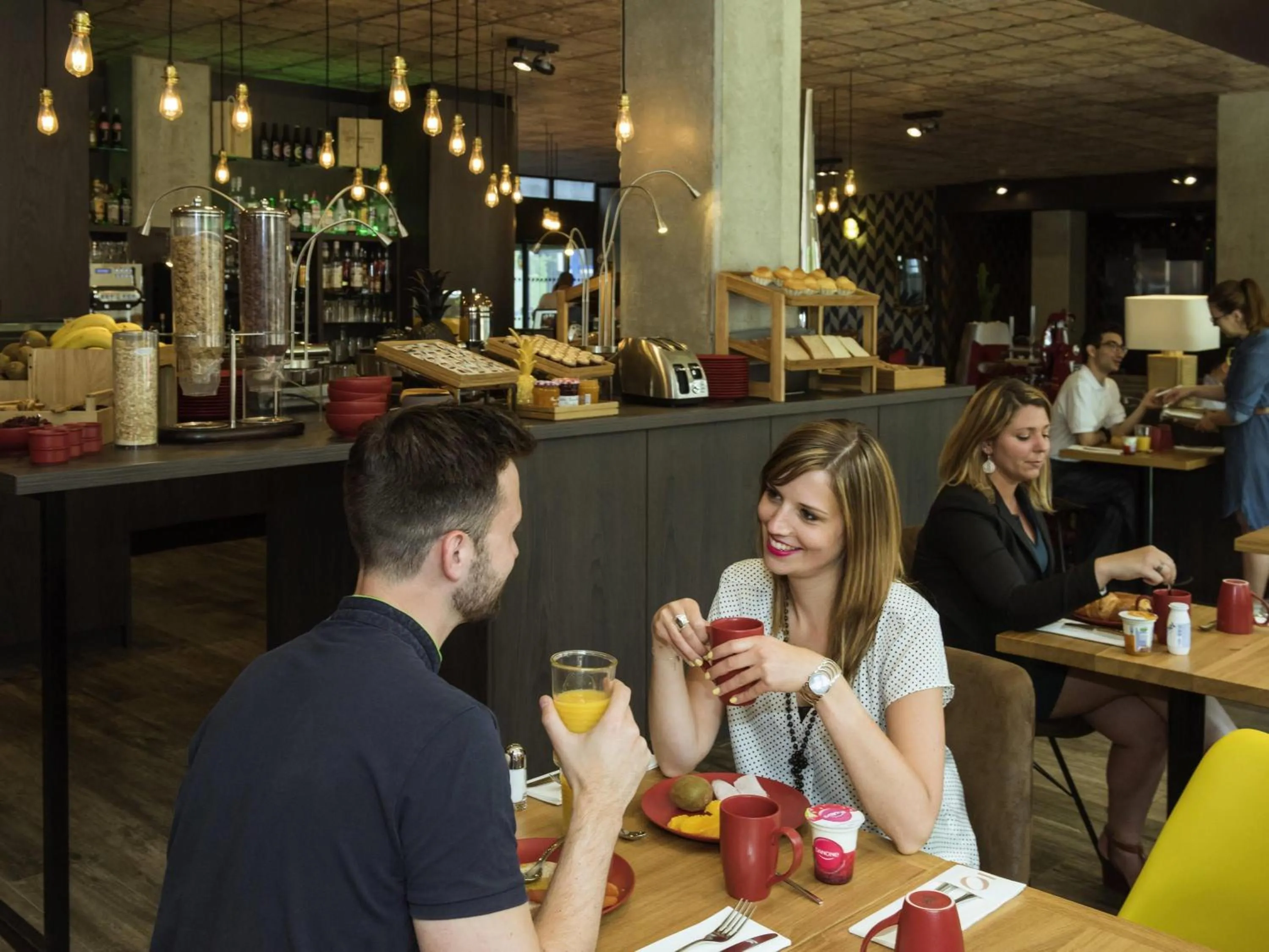 Restaurant/places to eat in Mercure Paris Porte de Pantin