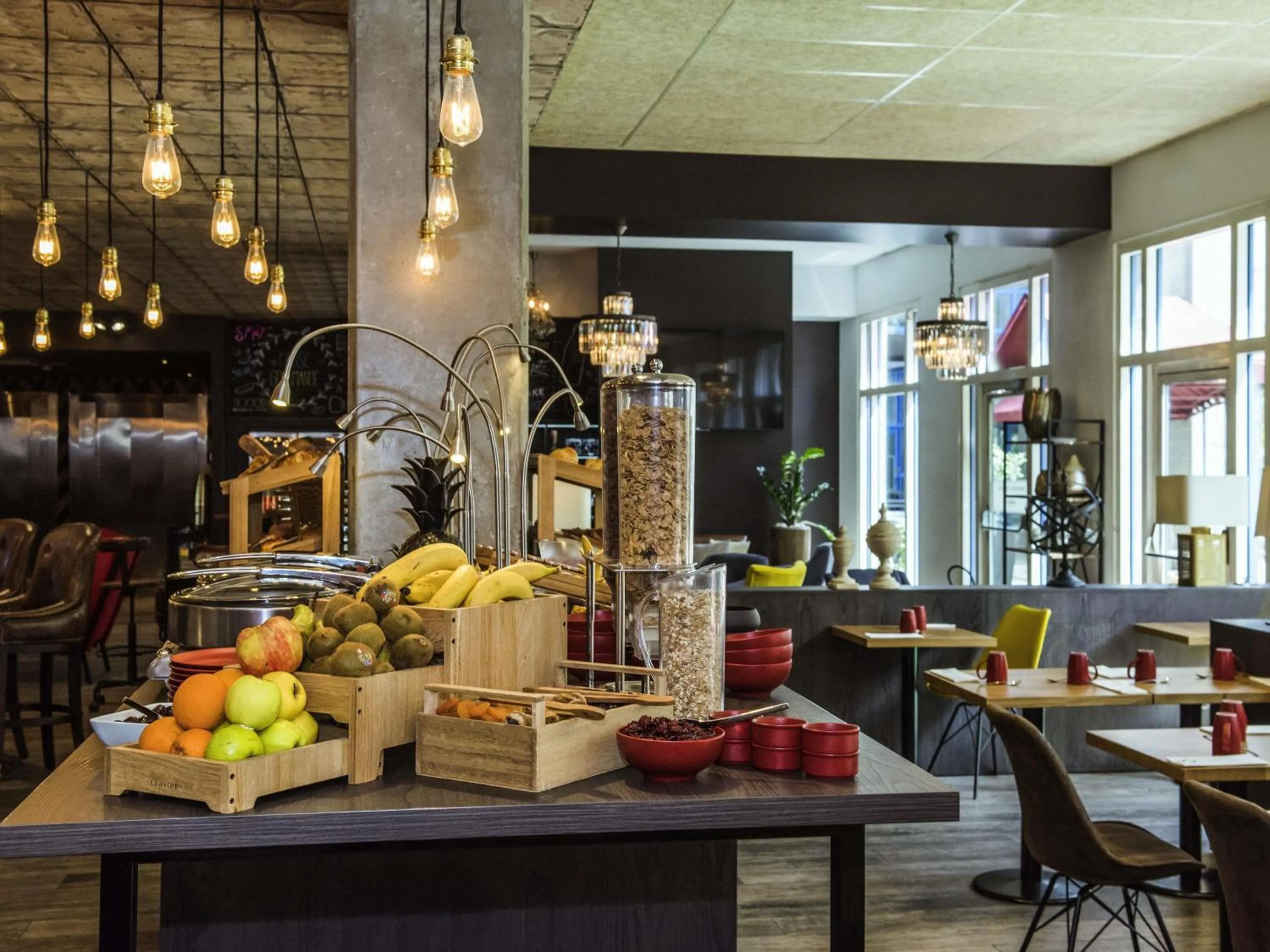 Restaurant/places to eat in Mercure Paris Porte de Pantin