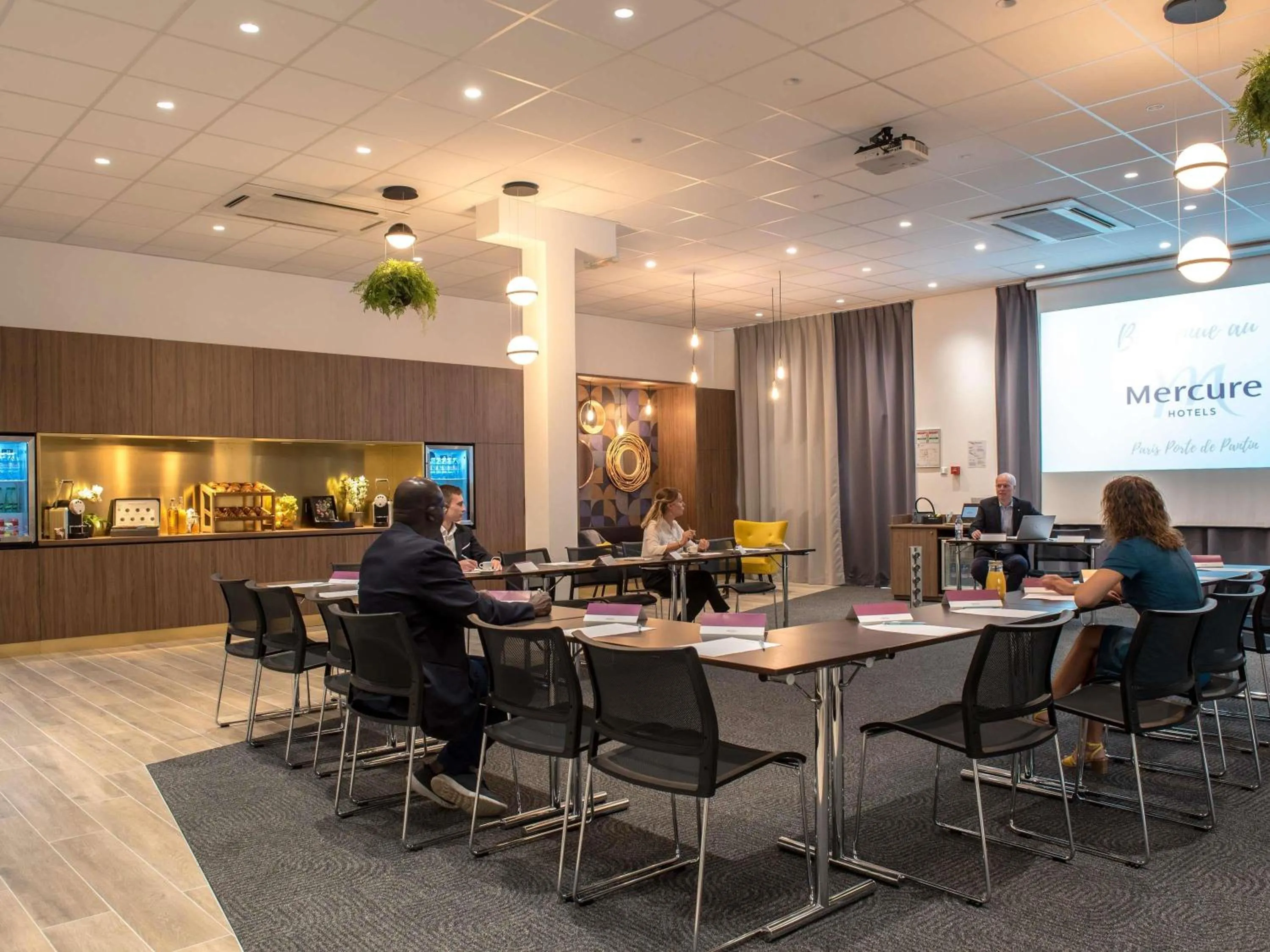 Meeting/conference room in Mercure Paris Porte de Pantin