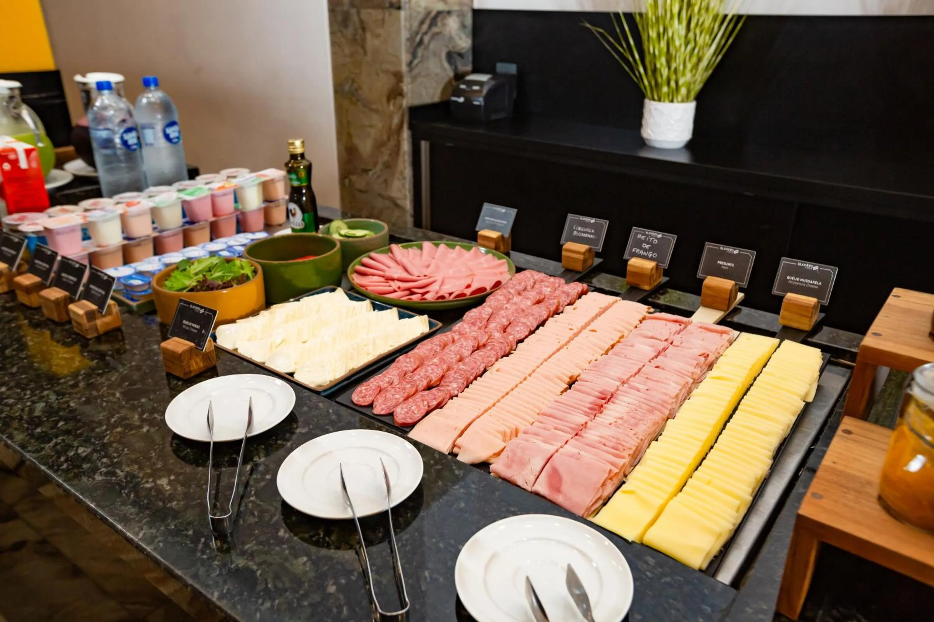 Buffet breakfast in Slaviero Blumenau