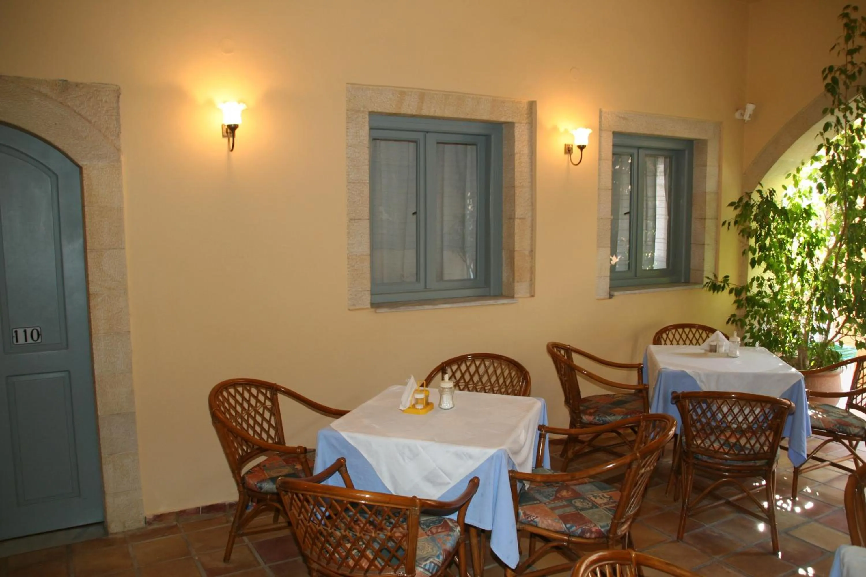 Restaurant/places to eat in Vecchio Hotel