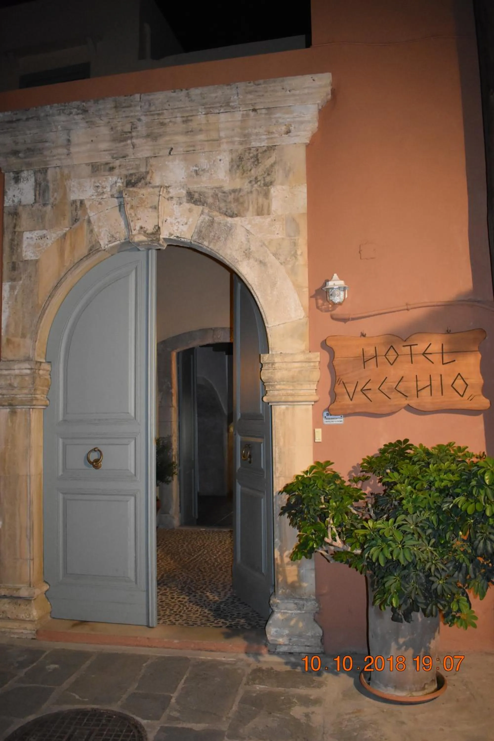 Facade/entrance in Vecchio Hotel